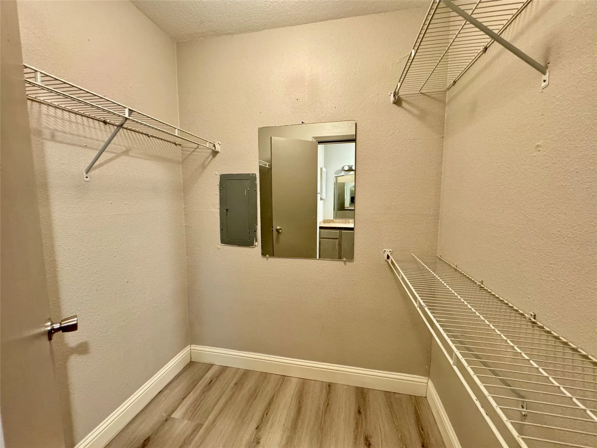 Condominium For Rent in Dallas County , 5981 Arapaho Road 303, Dallas, Texas 75248, 2 Bedroom, 2 Bathroom, Garage spaces, 995 Sqft, built in 1980, mls#21293069, Real Estate Agent in Dallas, Homes For Rent in Dallas county, Homes For Rent in Dallas, Realtor in Dallas Texas, Real Estate Brokerage Independent Realty Texas, Luminita Cordes Realtor