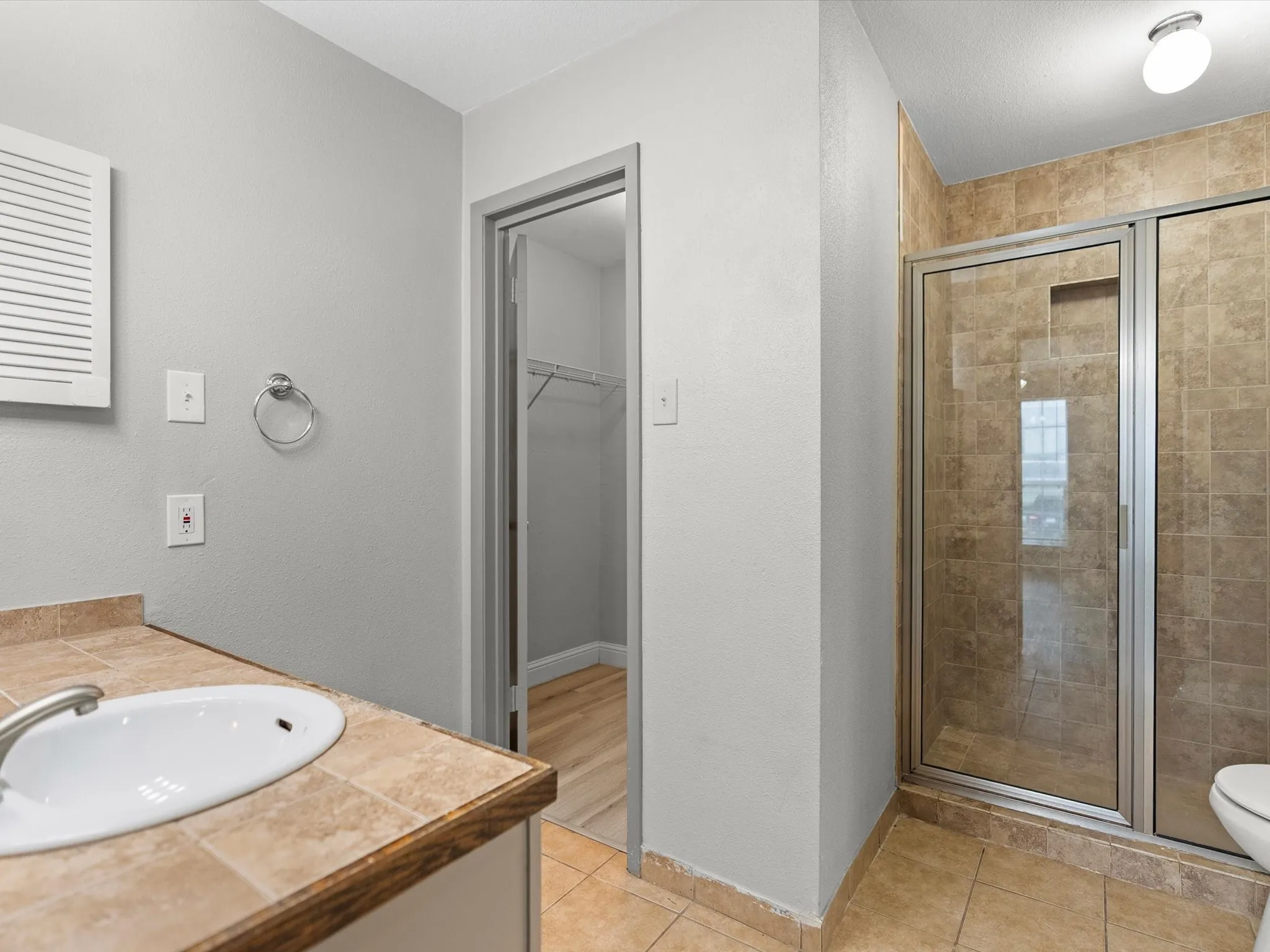 Condominium For Rent in Dallas County , 5981 Arapaho Road 303, Dallas, Texas 75248, 2 Bedroom, 2 Bathroom, Garage spaces, 995 Sqft, built in 1980, mls#21293069, Real Estate Agent in Dallas, Homes For Rent in Dallas county, Homes For Rent in Dallas, Realtor in Dallas Texas, Real Estate Brokerage Independent Realty Texas, Luminita Cordes Realtor