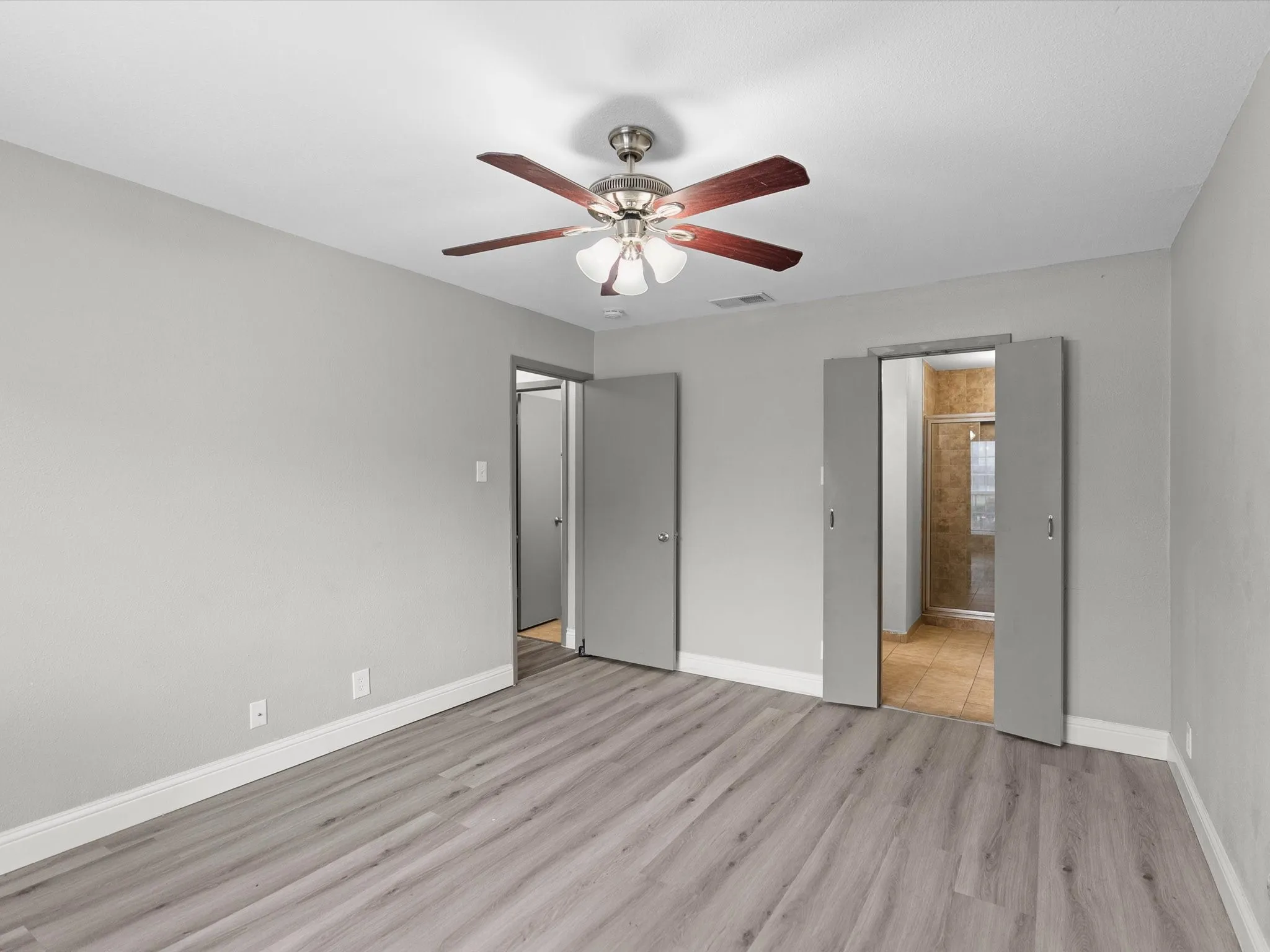 Condominium For Rent in Dallas County , 5981 Arapaho Road 303, Dallas, Texas 75248, 2 Bedroom, 2 Bathroom, Garage spaces, 995 Sqft, built in 1980, mls#21293069, Real Estate Agent in Dallas, Homes For Rent in Dallas county, Homes For Rent in Dallas, Realtor in Dallas Texas, Real Estate Brokerage Independent Realty Texas, Luminita Cordes Realtor