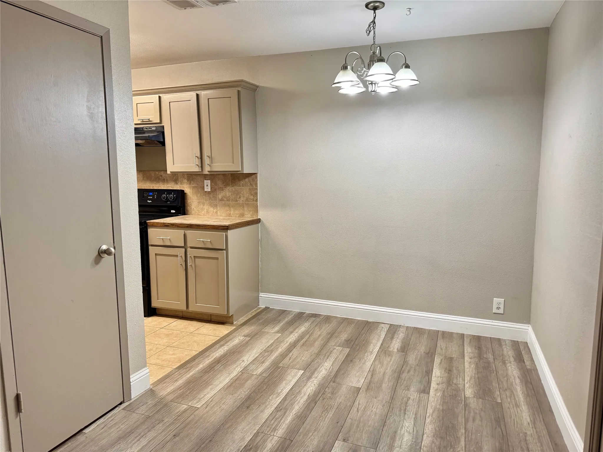 Condominium For Rent in Dallas County , 5981 Arapaho Road 303, Dallas, Texas 75248, 2 Bedroom, 2 Bathroom, Garage spaces, 995 Sqft, built in 1980, mls#21293069, Real Estate Agent in Dallas, Homes For Rent in Dallas county, Homes For Rent in Dallas, Realtor in Dallas Texas, Real Estate Brokerage Independent Realty Texas, Luminita Cordes Realtor