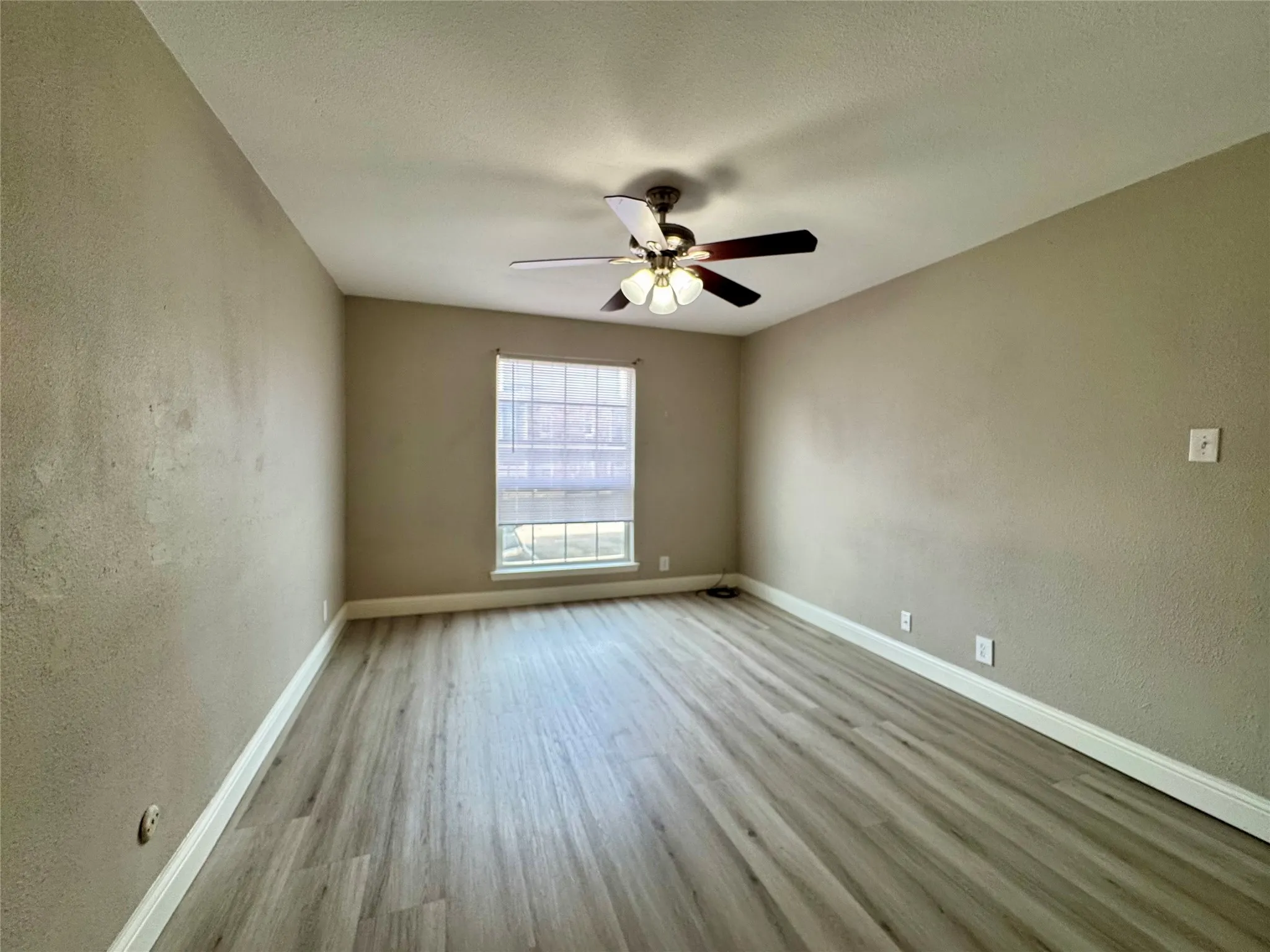 Condominium For Rent in Dallas County , 5981 Arapaho Road 303, Dallas, Texas 75248, 2 Bedroom, 2 Bathroom, Garage spaces, 995 Sqft, built in 1980, mls#21293069, Real Estate Agent in Dallas, Homes For Rent in Dallas county, Homes For Rent in Dallas, Realtor in Dallas Texas, Real Estate Brokerage Independent Realty Texas, Luminita Cordes Realtor