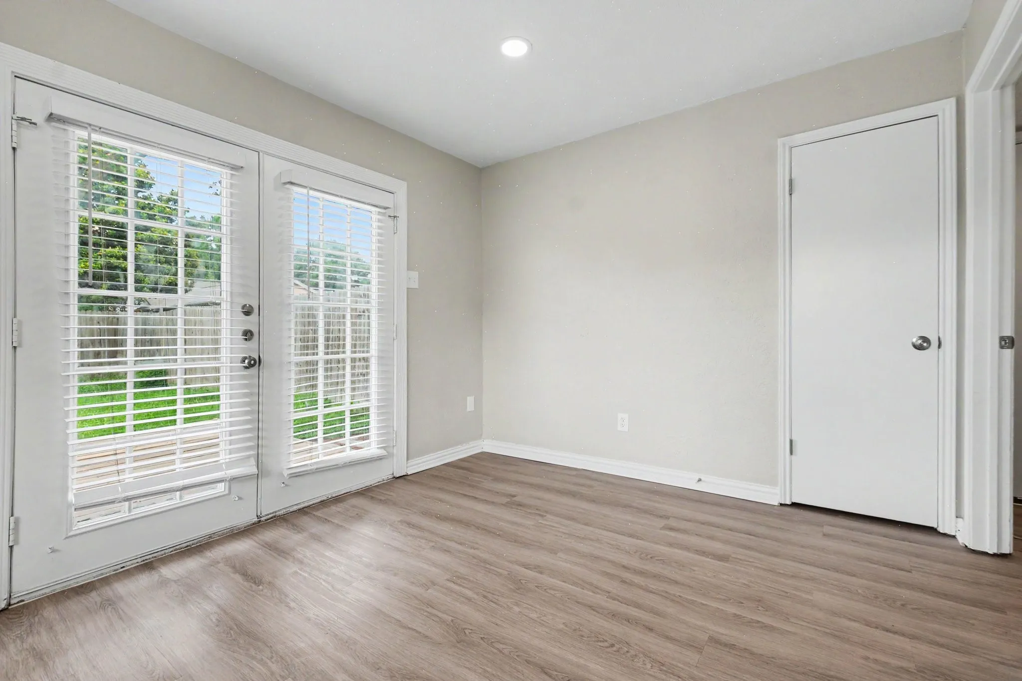 Single Family Residence For Sale in Collin County , 4537 Miami Drive, Plano, Texas 75093, 5 Bedroom, 3 Bathroom, 2 Garage spaces, 2,254 Sqft, built in 1981, mls#21292094, Real Estate Agent in Plano, Homes For Sale in Collin county, Homes For Sale in Plano, Realtor in Plano Texas, Real Estate Brokerage Independent Realty Texas, Luminita Cordes Realtor
