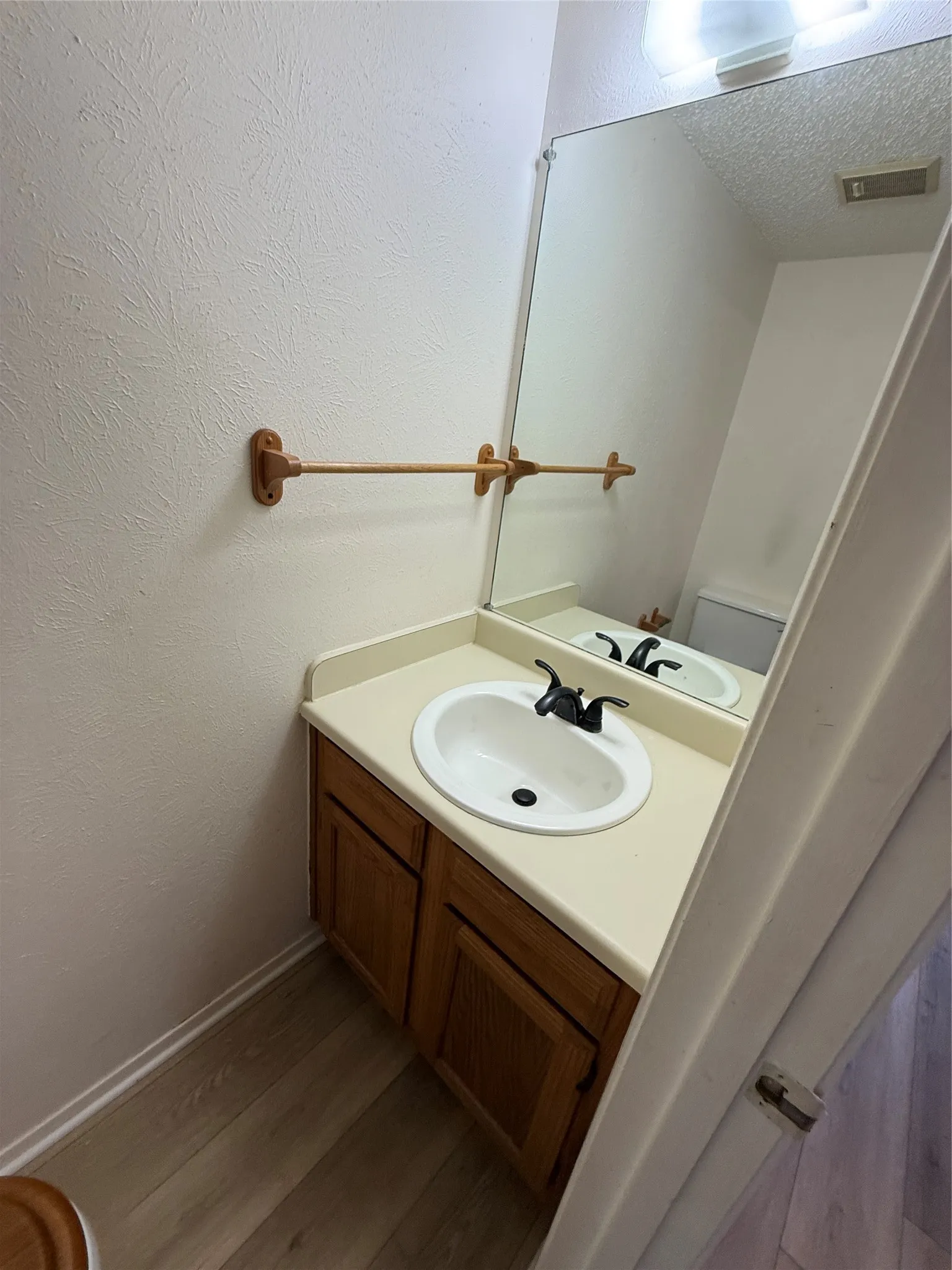 Condominium For Rent in Dallas County , 701 Lee Street 2A, Mesquite, Texas 75149, 2 Bedroom, 2 Bathroom, Garage spaces, 1,073 Sqft, built in 1984, mls#21293077, Real Estate Agent in Mesquite, Homes For Rent in Dallas county, Homes For Rent in Mesquite, Realtor in Mesquite Texas, Real Estate Brokerage Independent Realty Texas, Luminita Cordes Realtor