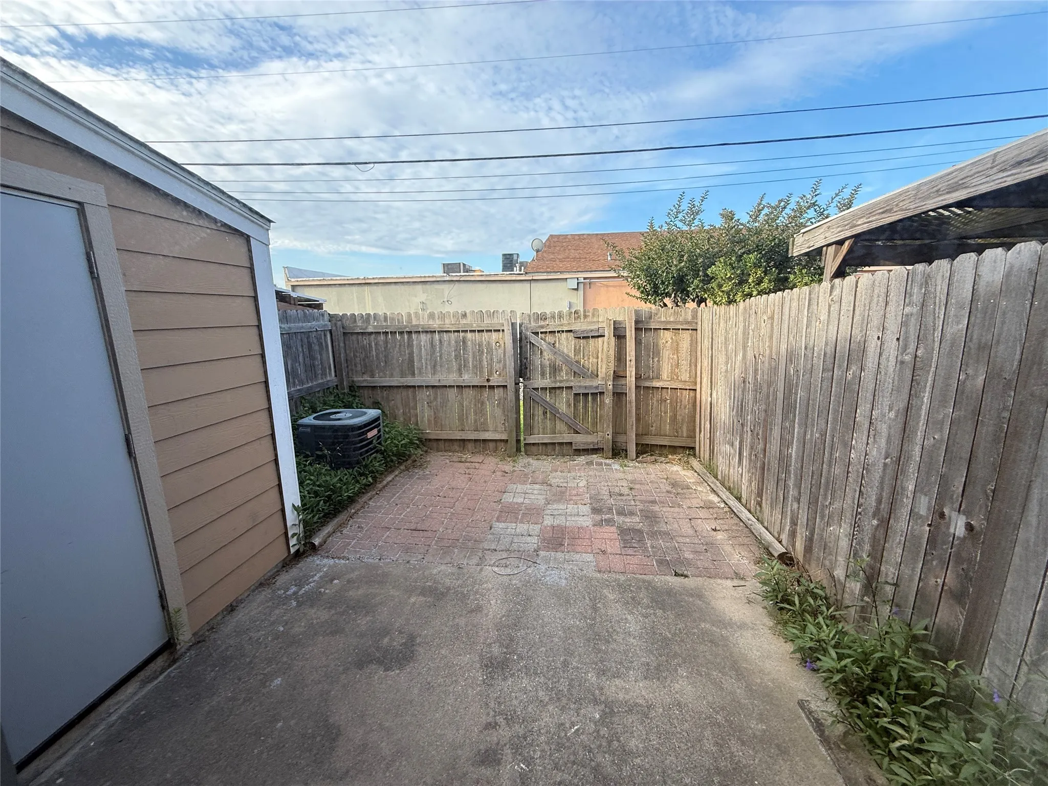 Condominium For Rent in Dallas County , 701 Lee Street 2A, Mesquite, Texas 75149, 2 Bedroom, 2 Bathroom, Garage spaces, 1,073 Sqft, built in 1984, mls#21293077, Real Estate Agent in Mesquite, Homes For Rent in Dallas county, Homes For Rent in Mesquite, Realtor in Mesquite Texas, Real Estate Brokerage Independent Realty Texas, Luminita Cordes Realtor