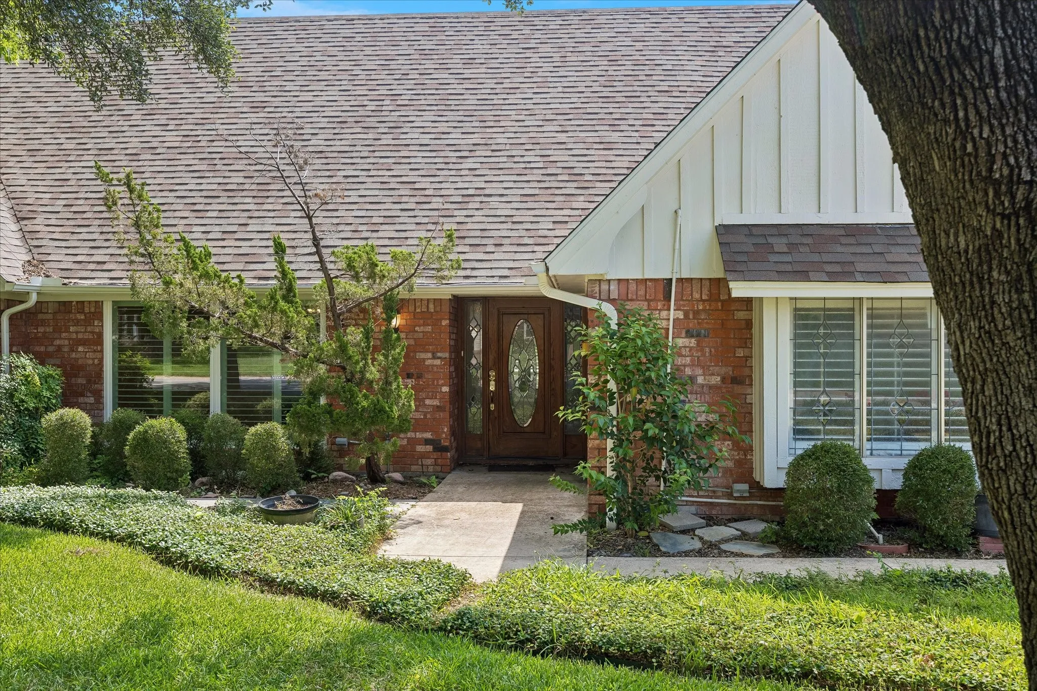 Single Family Residence For Sale in Tarrant County , 4204 Biscayne Drive, Haltom City, Texas 76117, 4 Bedroom, 4 Bathroom, 2 Garage spaces, 3,136 Sqft, built in 1966, mls#21290602, Real Estate Agent in Haltom City, Homes For Sale in Tarrant county, Homes For Sale in Haltom City, Realtor in Haltom City Texas, Real Estate Brokerage Independent Realty Texas, Luminita Cordes Realtor