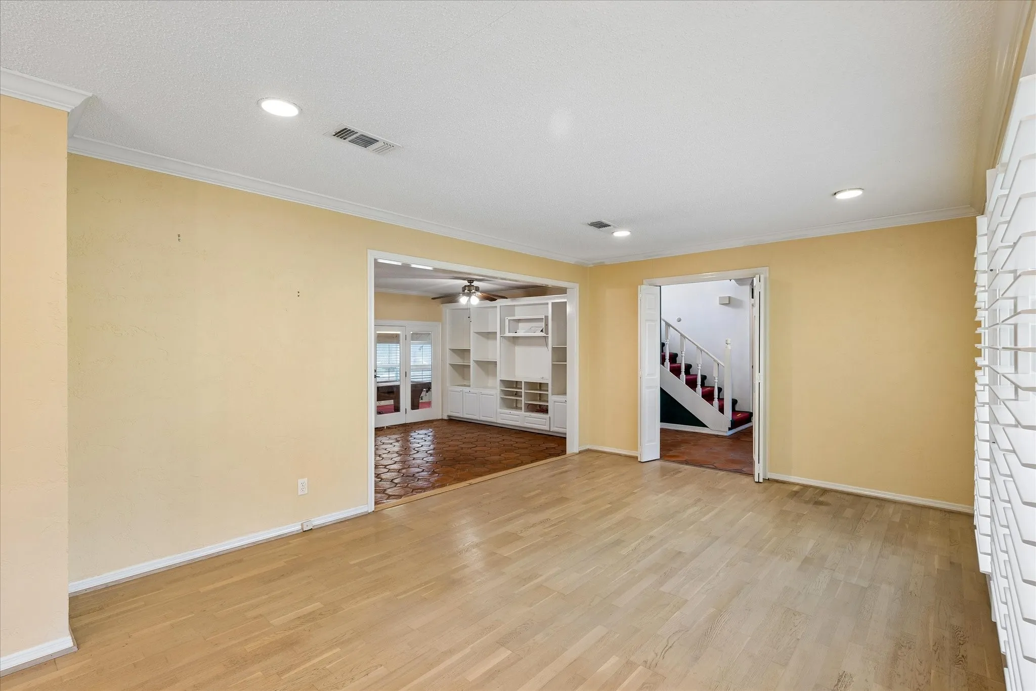 Single Family Residence For Sale in Tarrant County , 4204 Biscayne Drive, Haltom City, Texas 76117, 4 Bedroom, 4 Bathroom, 2 Garage spaces, 3,136 Sqft, built in 1966, mls#21290602, Real Estate Agent in Haltom City, Homes For Sale in Tarrant county, Homes For Sale in Haltom City, Realtor in Haltom City Texas, Real Estate Brokerage Independent Realty Texas, Luminita Cordes Realtor