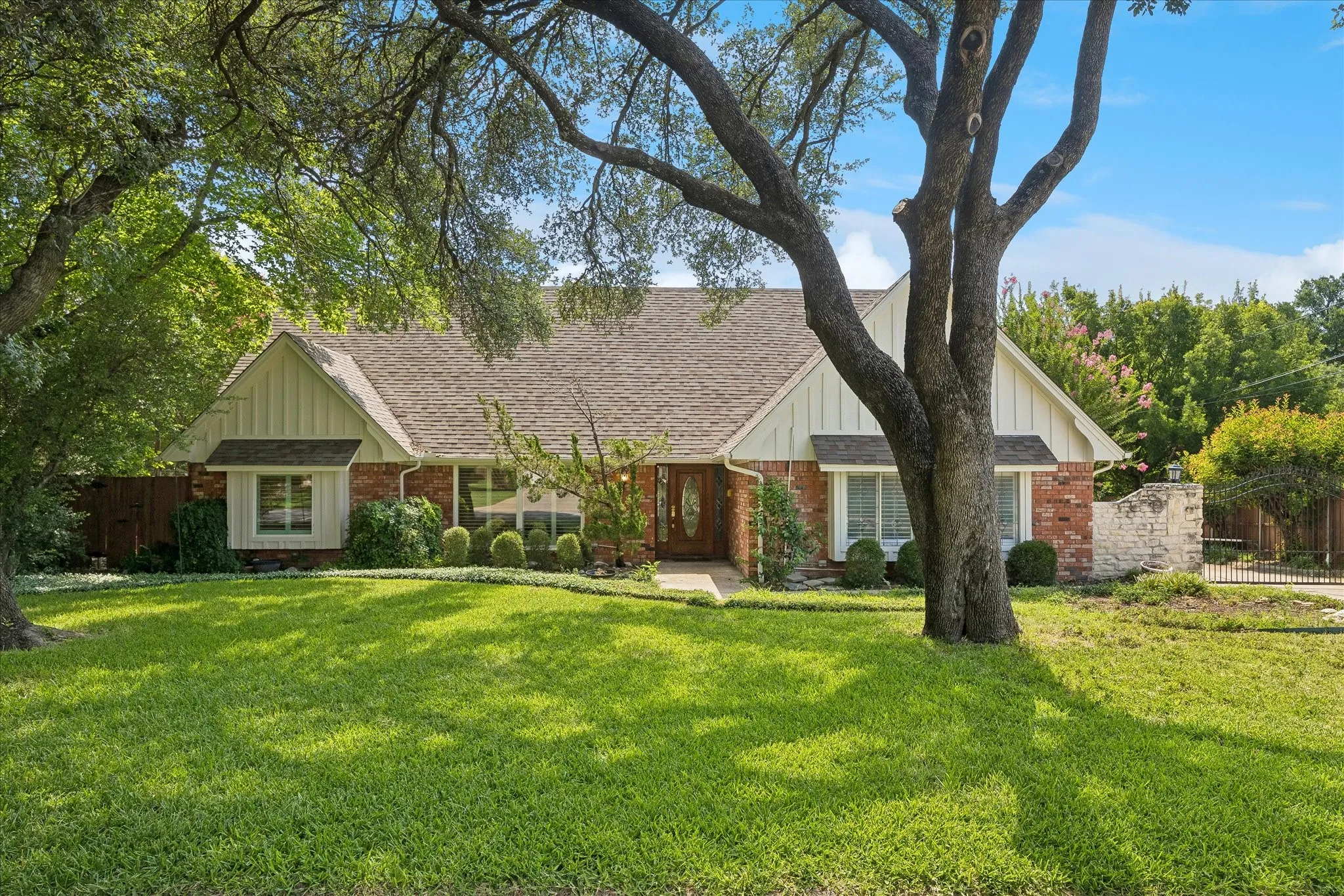 Single Family Residence For Sale in Tarrant County , 4204 Biscayne Drive, Haltom City, Texas 76117, 4 Bedroom, 4 Bathroom, 2 Garage spaces, 3,136 Sqft, built in 1966, mls#21290602, Real Estate Agent in Haltom City, Homes For Sale in Tarrant county, Homes For Sale in Haltom City, Realtor in Haltom City Texas, Real Estate Brokerage Independent Realty Texas, Luminita Cordes Realtor