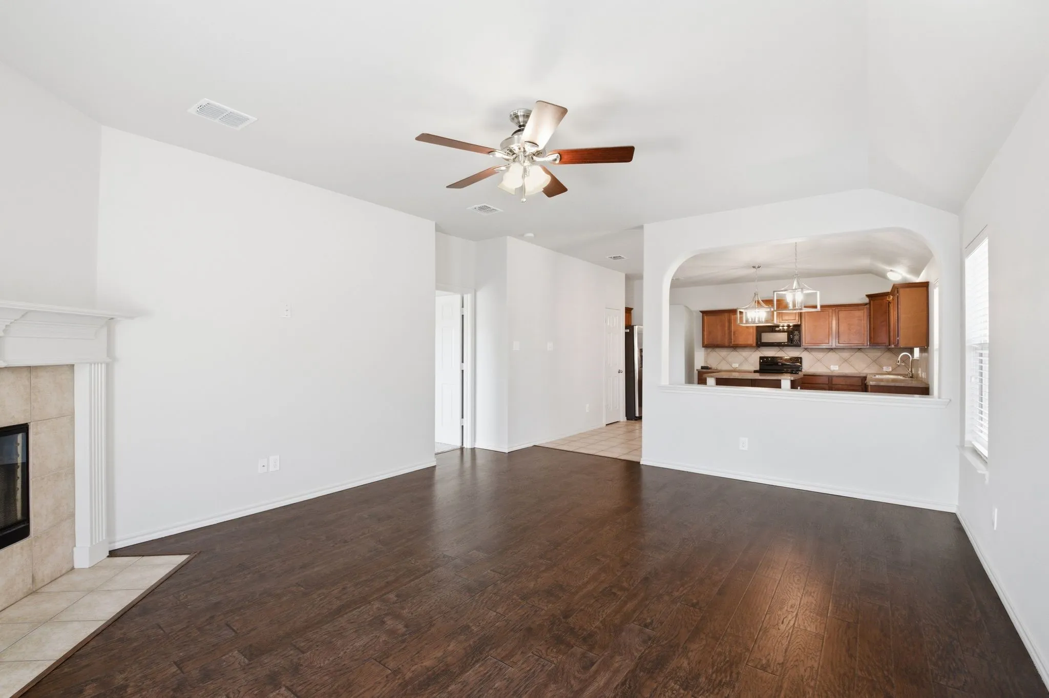 Single Family Residence For Sale in Collin County , 3037 Winding Meadow Trail, Princeton, Texas 75407, 3 Bedroom, 2 Bathroom, 2 Garage spaces, 2,059 Sqft, built in 2008, mls#21292820, Real Estate Agent in Princeton, Homes For Sale in Collin county, Homes For Sale in Princeton, Realtor in Princeton Texas, Real Estate Brokerage Independent Realty Texas, Luminita Cordes Realtor