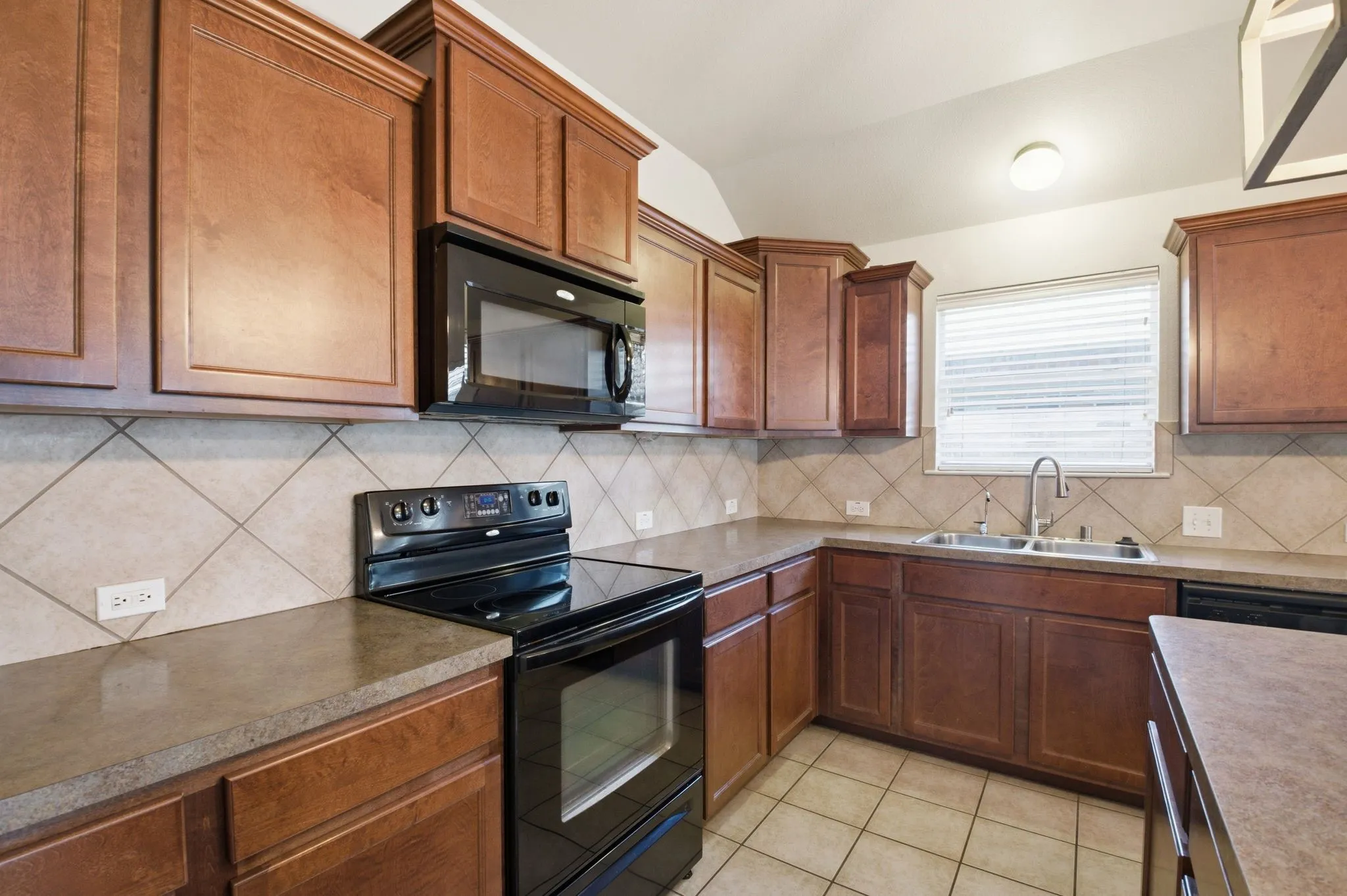Single Family Residence For Sale in Collin County , 3037 Winding Meadow Trail, Princeton, Texas 75407, 3 Bedroom, 2 Bathroom, 2 Garage spaces, 2,059 Sqft, built in 2008, mls#21292820, Real Estate Agent in Princeton, Homes For Sale in Collin county, Homes For Sale in Princeton, Realtor in Princeton Texas, Real Estate Brokerage Independent Realty Texas, Luminita Cordes Realtor