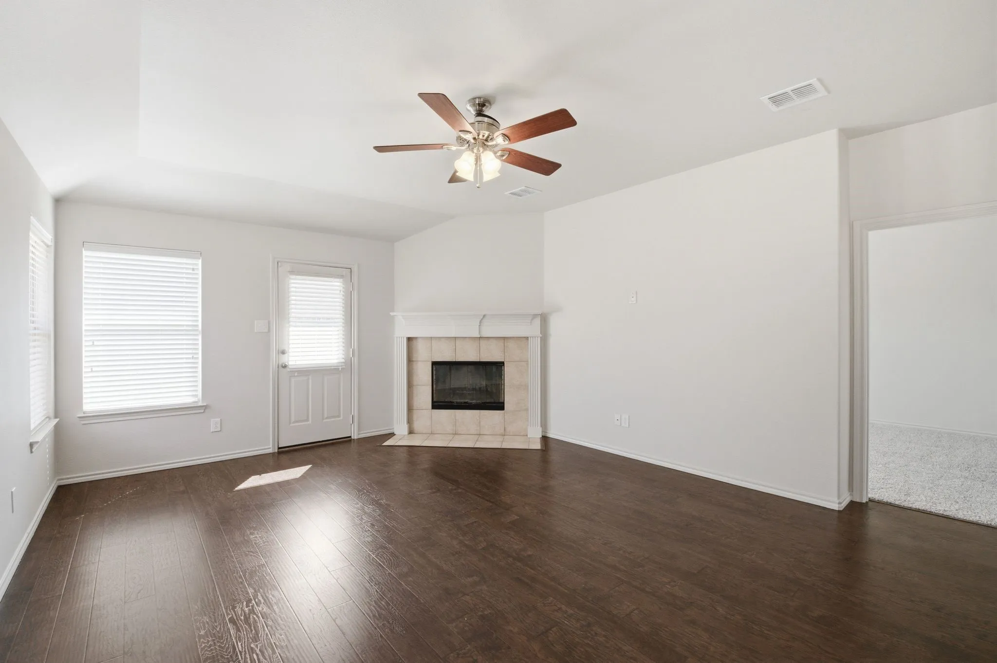 Single Family Residence For Sale in Collin County , 3037 Winding Meadow Trail, Princeton, Texas 75407, 3 Bedroom, 2 Bathroom, 2 Garage spaces, 2,059 Sqft, built in 2008, mls#21292820, Real Estate Agent in Princeton, Homes For Sale in Collin county, Homes For Sale in Princeton, Realtor in Princeton Texas, Real Estate Brokerage Independent Realty Texas, Luminita Cordes Realtor