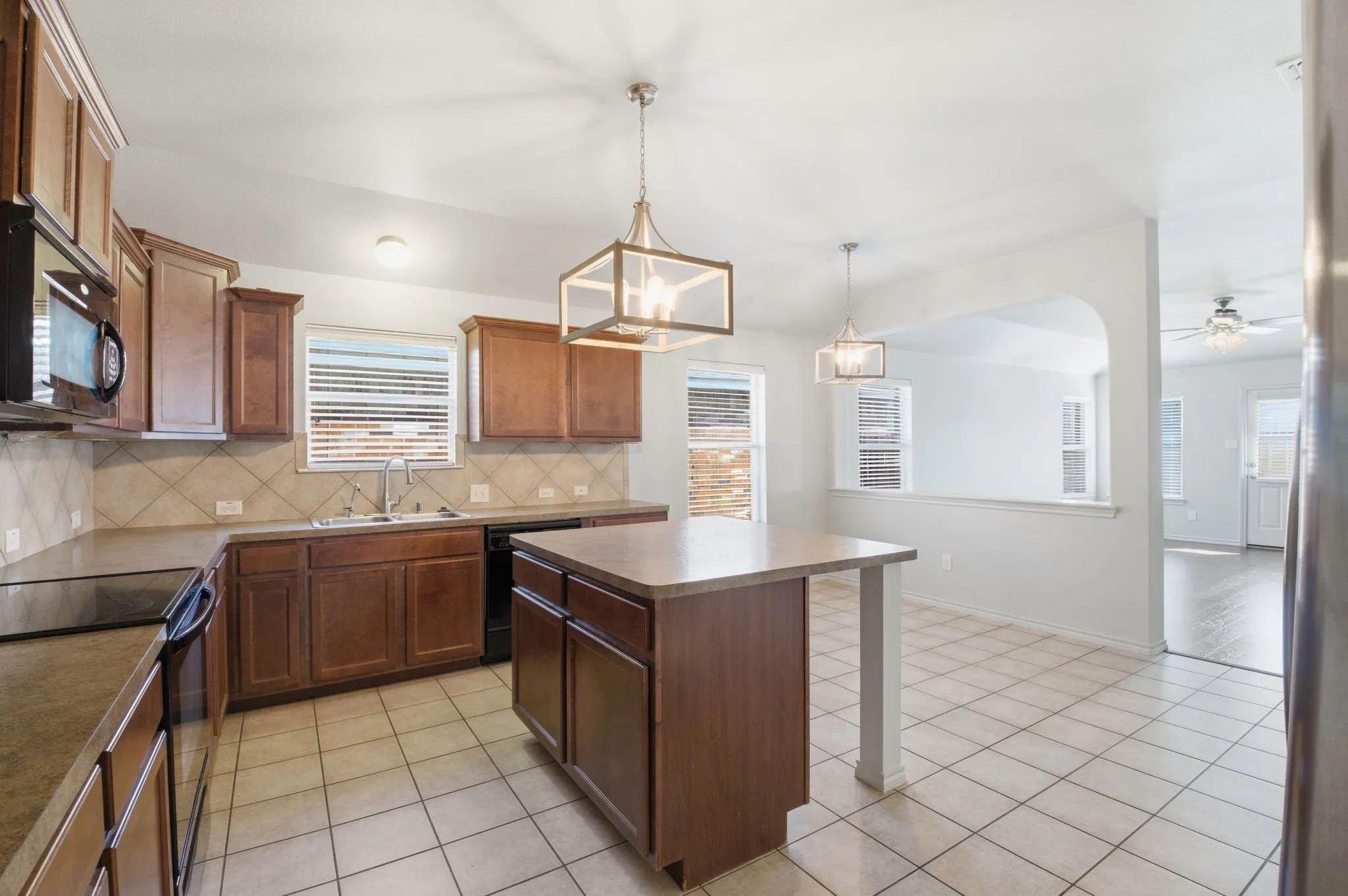 Single Family Residence For Sale in Collin County , 3037 Winding Meadow Trail, Princeton, Texas 75407, 3 Bedroom, 2 Bathroom, 2 Garage spaces, 2,059 Sqft, built in 2008, mls#21292820, Real Estate Agent in Princeton, Homes For Sale in Collin county, Homes For Sale in Princeton, Realtor in Princeton Texas, Real Estate Brokerage Independent Realty Texas, Luminita Cordes Realtor