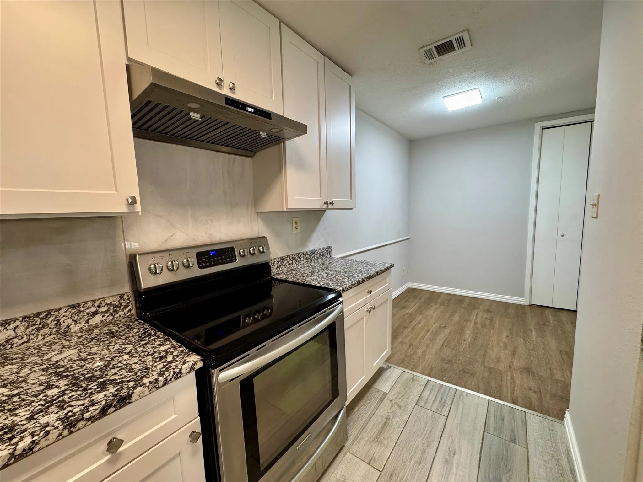 Condominium For Rent in Dallas County , 5981 Arapaho Road 304, Dallas, Texas 75248, 2 Bedroom, 2 Bathroom, Garage spaces, 995 Sqft, built in 1980, mls#21293093, Real Estate Agent in Dallas, Homes For Rent in Dallas county, Homes For Rent in Dallas, Realtor in Dallas Texas, Real Estate Brokerage Independent Realty Texas, Luminita Cordes Realtor