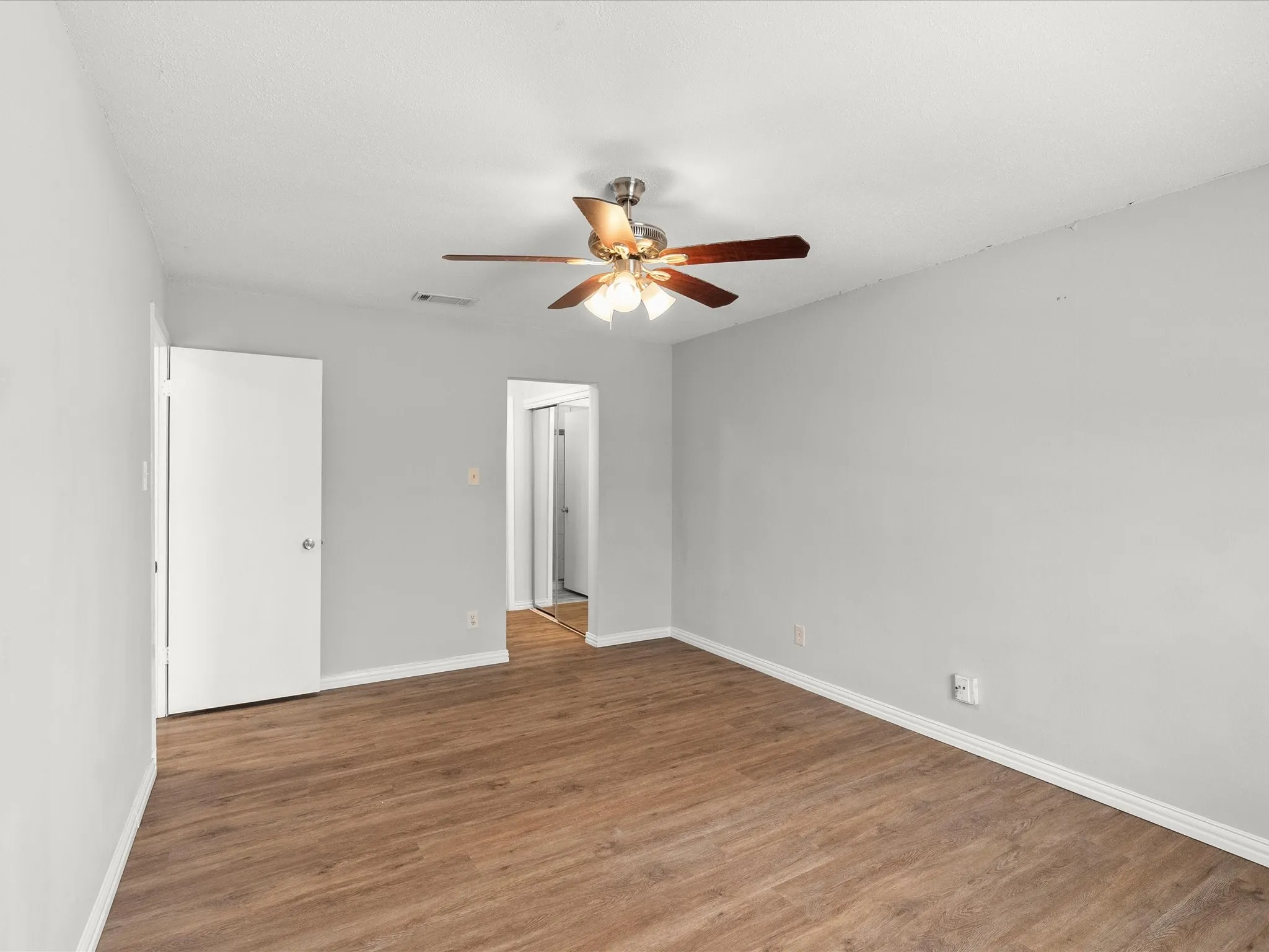 Condominium For Rent in Dallas County , 5981 Arapaho Road 304, Dallas, Texas 75248, 2 Bedroom, 2 Bathroom, Garage spaces, 995 Sqft, built in 1980, mls#21293093, Real Estate Agent in Dallas, Homes For Rent in Dallas county, Homes For Rent in Dallas, Realtor in Dallas Texas, Real Estate Brokerage Independent Realty Texas, Luminita Cordes Realtor