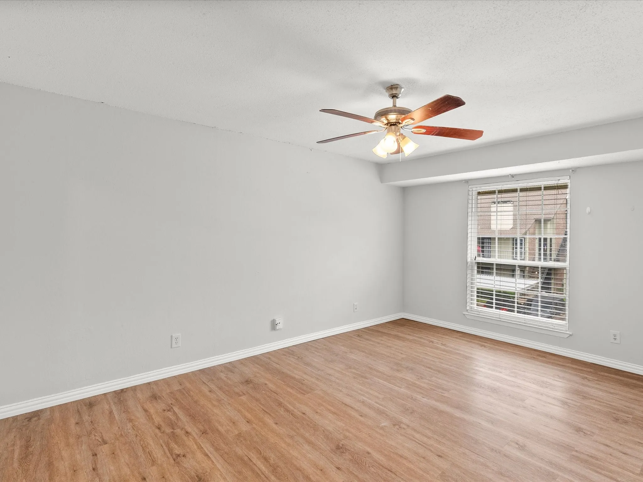 Condominium For Rent in Dallas County , 5981 Arapaho Road 304, Dallas, Texas 75248, 2 Bedroom, 2 Bathroom, Garage spaces, 995 Sqft, built in 1980, mls#21293093, Real Estate Agent in Dallas, Homes For Rent in Dallas county, Homes For Rent in Dallas, Realtor in Dallas Texas, Real Estate Brokerage Independent Realty Texas, Luminita Cordes Realtor