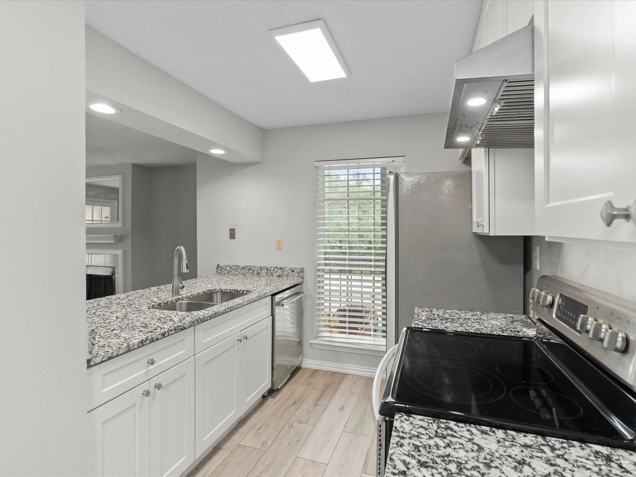 Condominium For Rent in Dallas County , 5981 Arapaho Road 304, Dallas, Texas 75248, 2 Bedroom, 2 Bathroom, Garage spaces, 995 Sqft, built in 1980, mls#21293093, Real Estate Agent in Dallas, Homes For Rent in Dallas county, Homes For Rent in Dallas, Realtor in Dallas Texas, Real Estate Brokerage Independent Realty Texas, Luminita Cordes Realtor