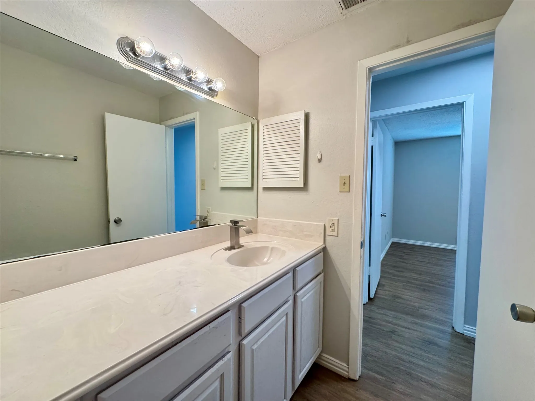 Condominium For Rent in Dallas County , 5981 Arapaho Road 304, Dallas, Texas 75248, 2 Bedroom, 2 Bathroom, Garage spaces, 995 Sqft, built in 1980, mls#21293093, Real Estate Agent in Dallas, Homes For Rent in Dallas county, Homes For Rent in Dallas, Realtor in Dallas Texas, Real Estate Brokerage Independent Realty Texas, Luminita Cordes Realtor