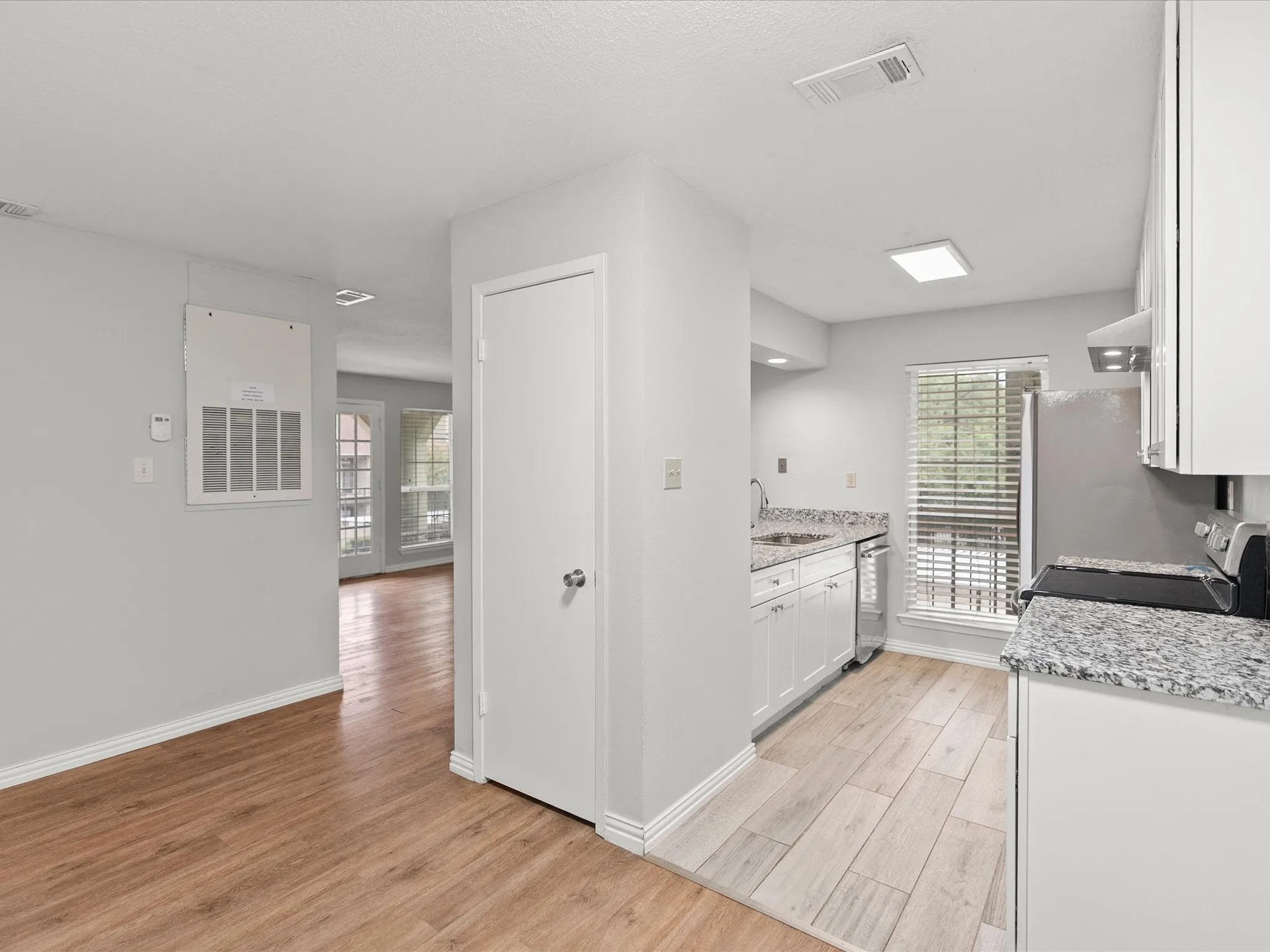 Condominium For Rent in Dallas County , 5981 Arapaho Road 304, Dallas, Texas 75248, 2 Bedroom, 2 Bathroom, Garage spaces, 995 Sqft, built in 1980, mls#21293093, Real Estate Agent in Dallas, Homes For Rent in Dallas county, Homes For Rent in Dallas, Realtor in Dallas Texas, Real Estate Brokerage Independent Realty Texas, Luminita Cordes Realtor