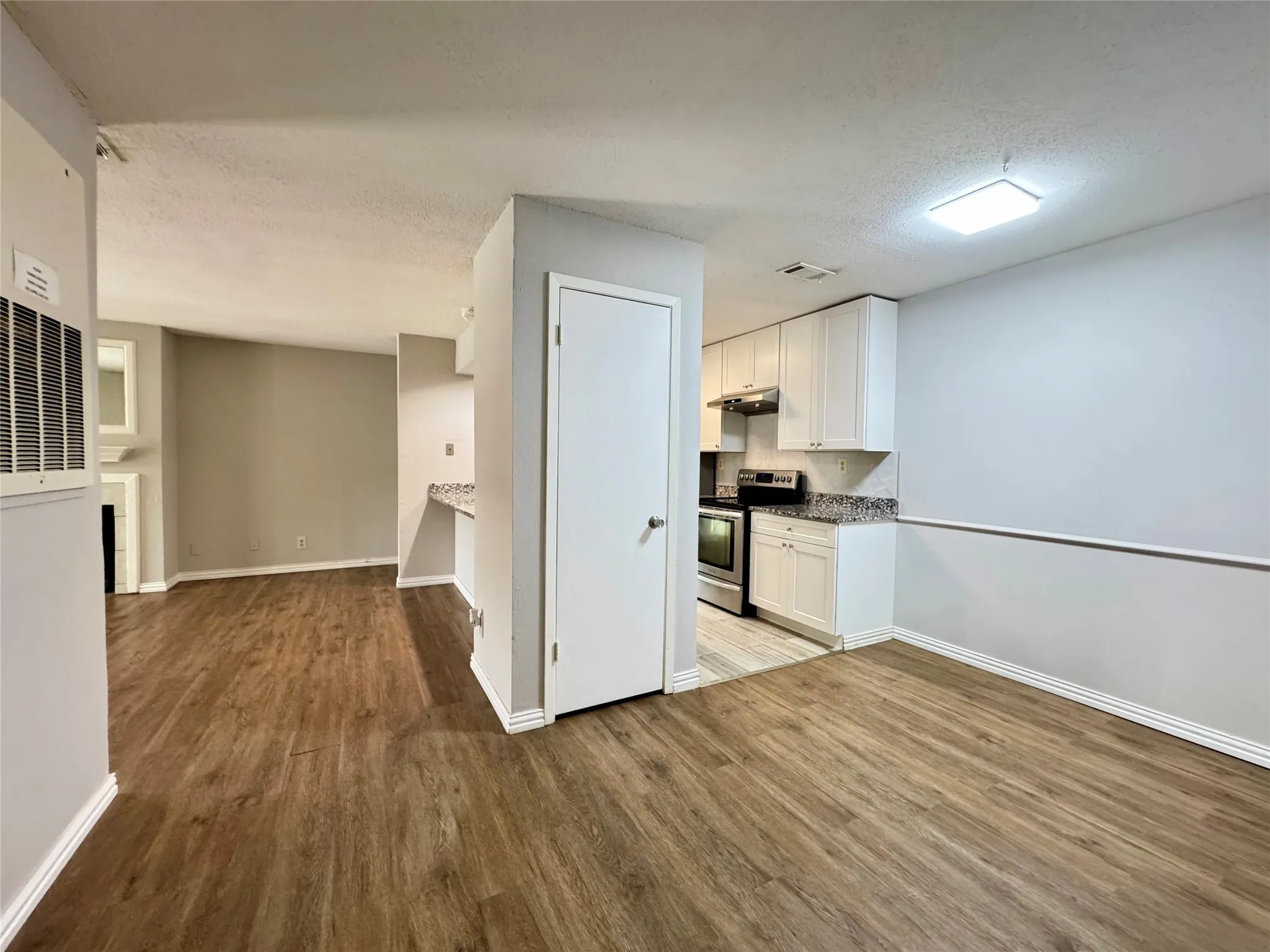 Condominium For Rent in Dallas County , 5981 Arapaho Road 304, Dallas, Texas 75248, 2 Bedroom, 2 Bathroom, Garage spaces, 995 Sqft, built in 1980, mls#21293093, Real Estate Agent in Dallas, Homes For Rent in Dallas county, Homes For Rent in Dallas, Realtor in Dallas Texas, Real Estate Brokerage Independent Realty Texas, Luminita Cordes Realtor