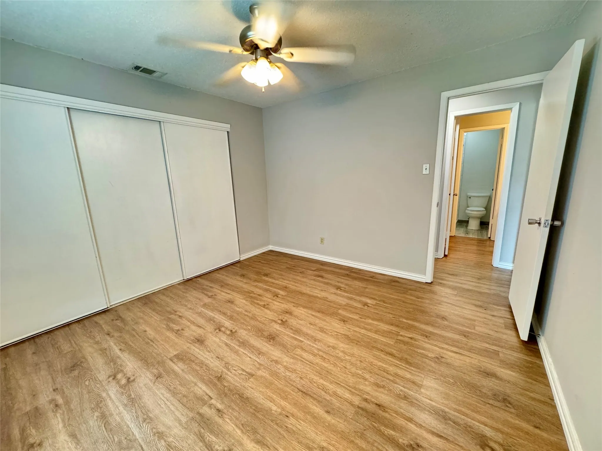 Condominium For Rent in Dallas County , 5981 Arapaho Road 304, Dallas, Texas 75248, 2 Bedroom, 2 Bathroom, Garage spaces, 995 Sqft, built in 1980, mls#21293093, Real Estate Agent in Dallas, Homes For Rent in Dallas county, Homes For Rent in Dallas, Realtor in Dallas Texas, Real Estate Brokerage Independent Realty Texas, Luminita Cordes Realtor
