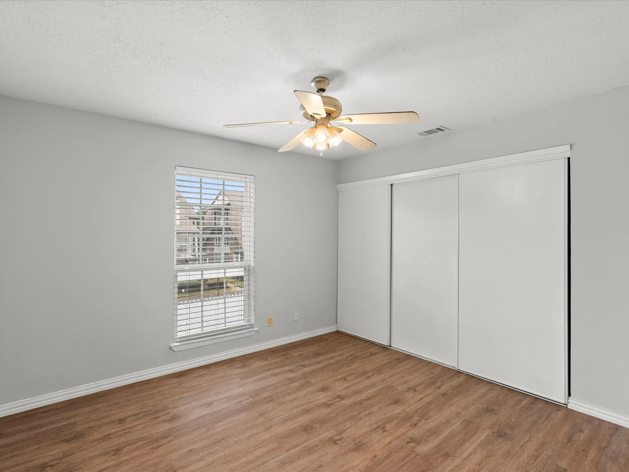 Condominium For Rent in Dallas County , 5981 Arapaho Road 304, Dallas, Texas 75248, 2 Bedroom, 2 Bathroom, Garage spaces, 995 Sqft, built in 1980, mls#21293093, Real Estate Agent in Dallas, Homes For Rent in Dallas county, Homes For Rent in Dallas, Realtor in Dallas Texas, Real Estate Brokerage Independent Realty Texas, Luminita Cordes Realtor