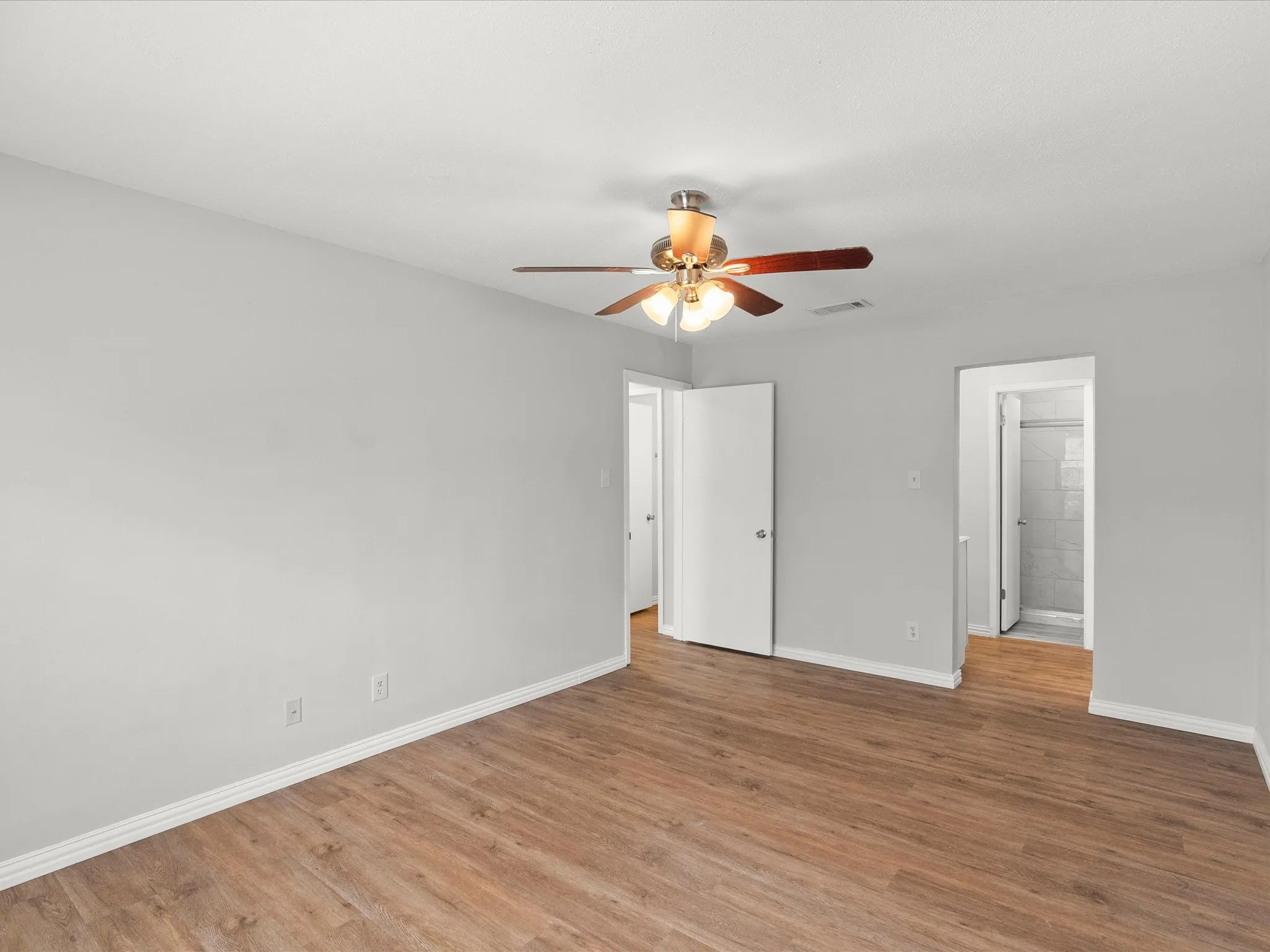 Condominium For Rent in Dallas County , 5981 Arapaho Road 304, Dallas, Texas 75248, 2 Bedroom, 2 Bathroom, Garage spaces, 995 Sqft, built in 1980, mls#21293093, Real Estate Agent in Dallas, Homes For Rent in Dallas county, Homes For Rent in Dallas, Realtor in Dallas Texas, Real Estate Brokerage Independent Realty Texas, Luminita Cordes Realtor