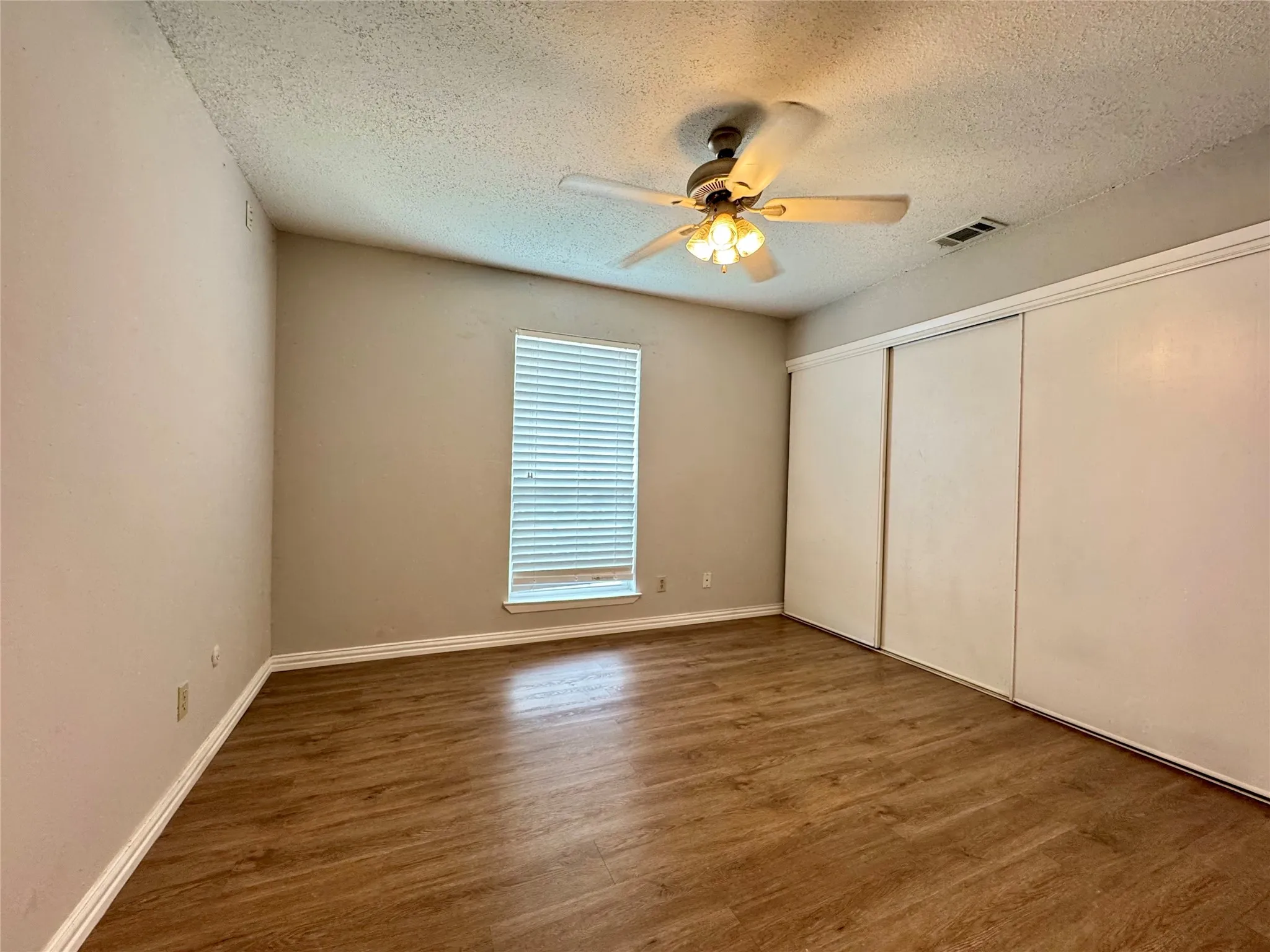 Condominium For Rent in Dallas County , 5981 Arapaho Road 304, Dallas, Texas 75248, 2 Bedroom, 2 Bathroom, Garage spaces, 995 Sqft, built in 1980, mls#21293093, Real Estate Agent in Dallas, Homes For Rent in Dallas county, Homes For Rent in Dallas, Realtor in Dallas Texas, Real Estate Brokerage Independent Realty Texas, Luminita Cordes Realtor