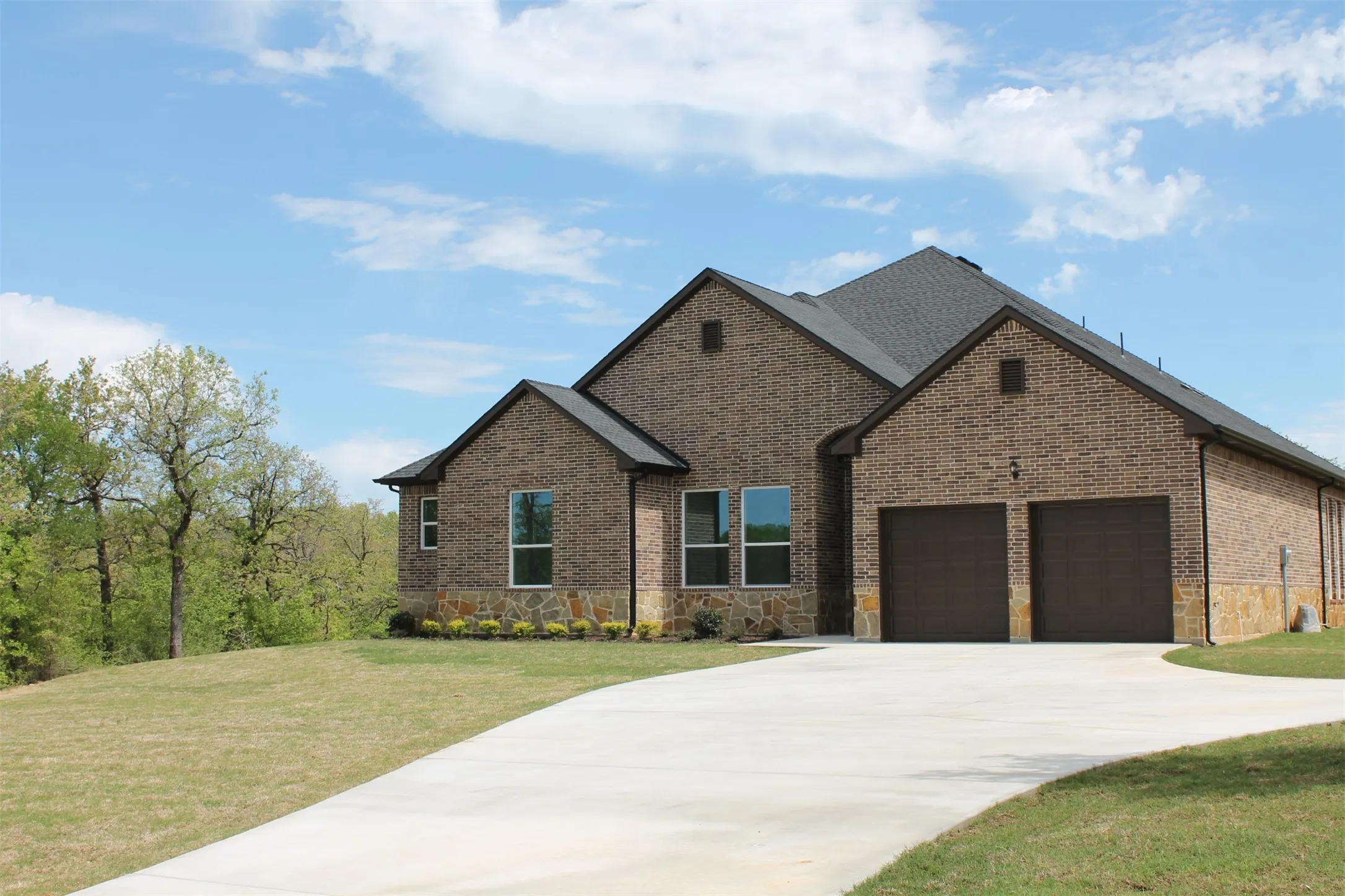 Single Family Residence For Sale in Wise County , 162 Sunset Bay Pointe Court, Chico, Texas 76431, 4 Bedroom, 3 Bathroom, 2 Garage spaces, 3,581 Sqft, built in 2022, mls#21293075, Real Estate Agent in Chico, Homes For Sale in Wise county, Homes For Sale in Chico, Realtor in Chico Texas, Real Estate Brokerage Independent Realty Texas, Luminita Cordes Realtor