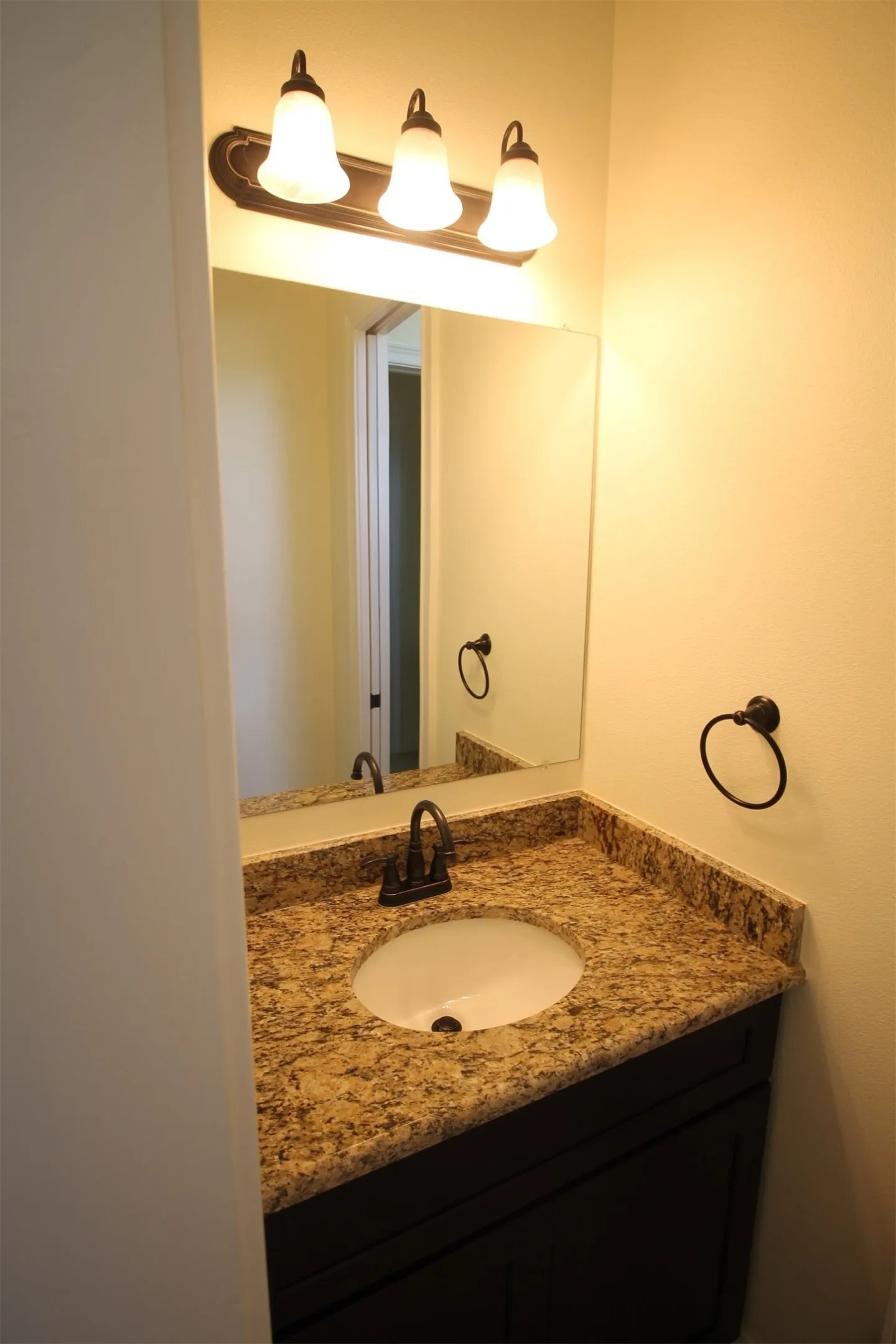 Single Family Residence For Sale in Wise County , 162 Sunset Bay Pointe Court, Chico, Texas 76431, 4 Bedroom, 3 Bathroom, 2 Garage spaces, 3,581 Sqft, built in 2022, mls#21293075, Real Estate Agent in Chico, Homes For Sale in Wise county, Homes For Sale in Chico, Realtor in Chico Texas, Real Estate Brokerage Independent Realty Texas, Luminita Cordes Realtor