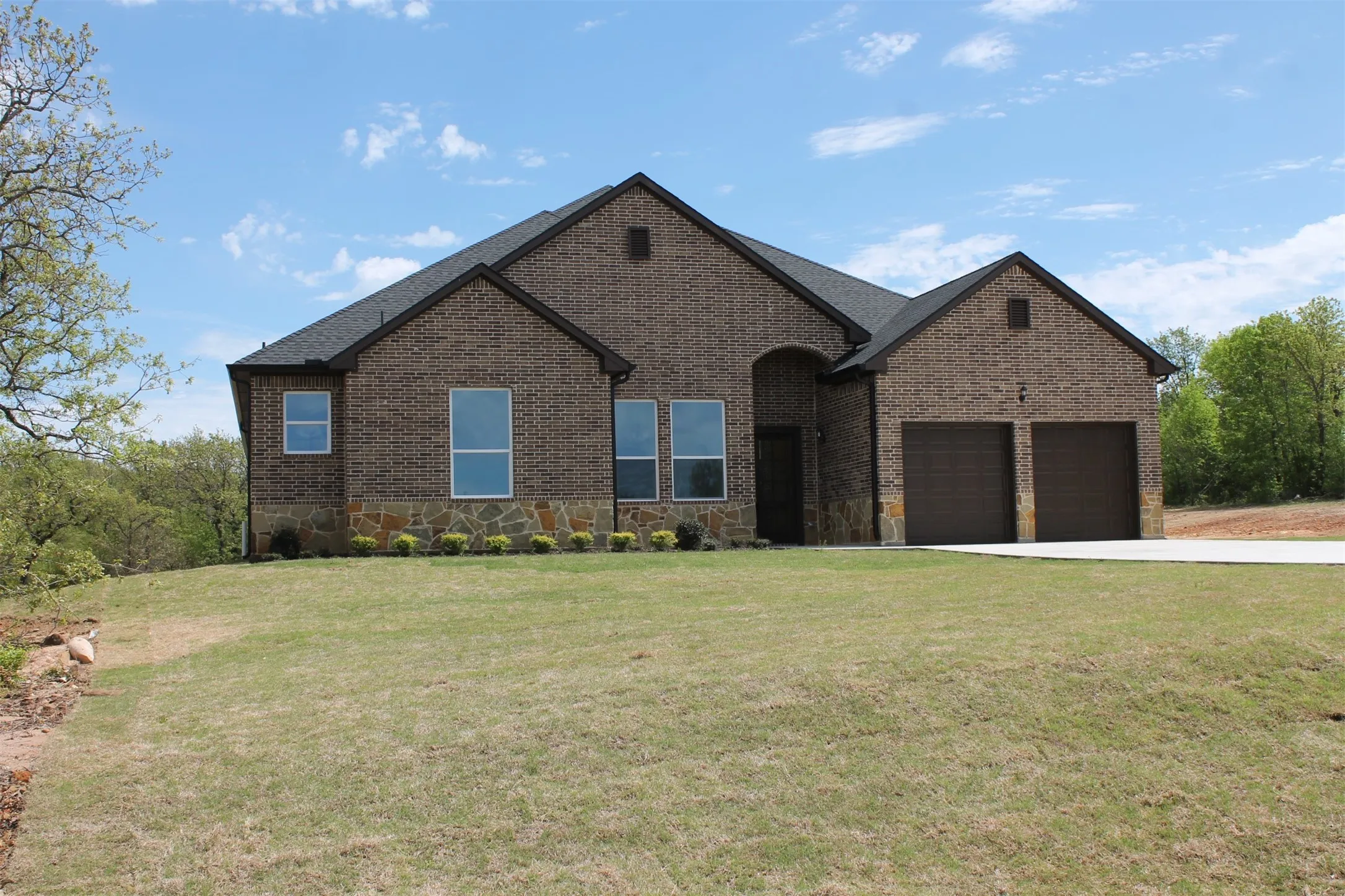 Single Family Residence For Sale in Wise County , 162 Sunset Bay Pointe Court, Chico, Texas 76431, 4 Bedroom, 3 Bathroom, 2 Garage spaces, 3,581 Sqft, built in 2022, mls#21293075, Real Estate Agent in Chico, Homes For Sale in Wise county, Homes For Sale in Chico, Realtor in Chico Texas, Real Estate Brokerage Independent Realty Texas, Luminita Cordes Realtor