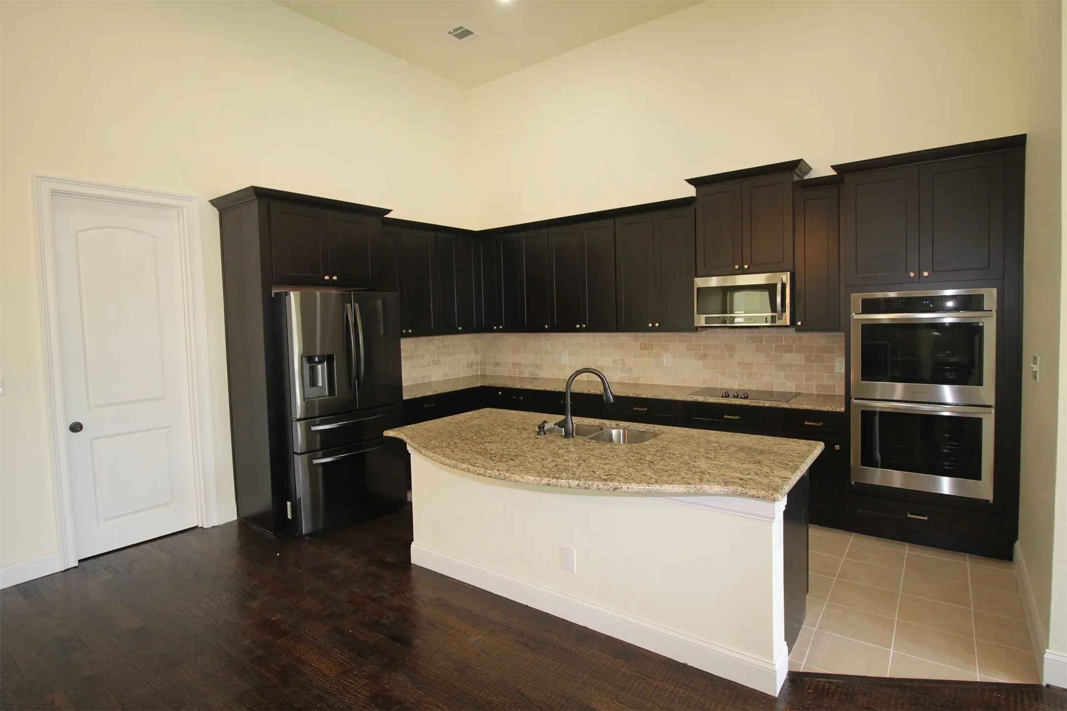 Single Family Residence For Sale in Wise County , 162 Sunset Bay Pointe Court, Chico, Texas 76431, 4 Bedroom, 3 Bathroom, 2 Garage spaces, 3,581 Sqft, built in 2022, mls#21293075, Real Estate Agent in Chico, Homes For Sale in Wise county, Homes For Sale in Chico, Realtor in Chico Texas, Real Estate Brokerage Independent Realty Texas, Luminita Cordes Realtor