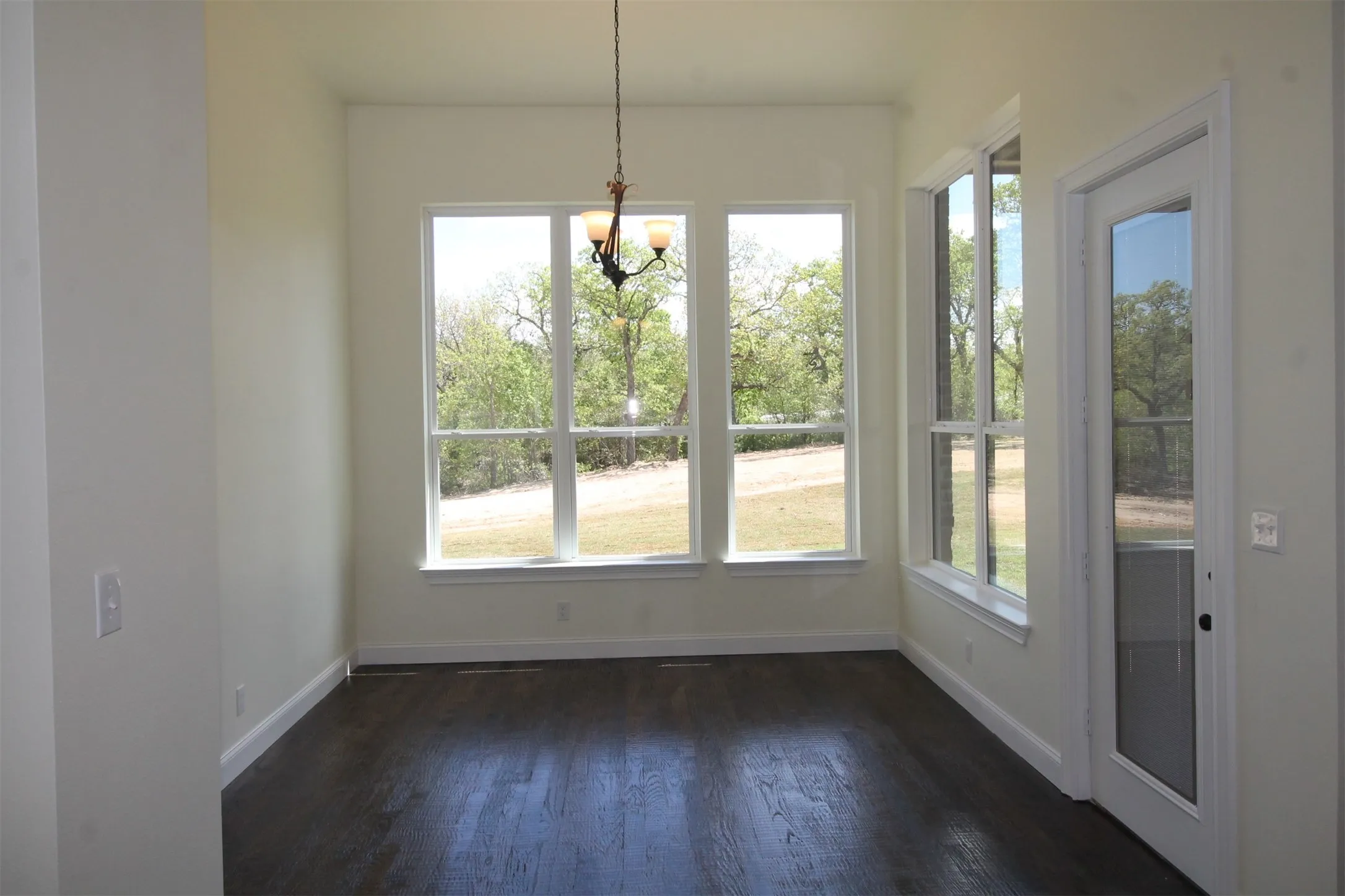 Single Family Residence For Sale in Wise County , 162 Sunset Bay Pointe Court, Chico, Texas 76431, 4 Bedroom, 3 Bathroom, 2 Garage spaces, 3,581 Sqft, built in 2022, mls#21293075, Real Estate Agent in Chico, Homes For Sale in Wise county, Homes For Sale in Chico, Realtor in Chico Texas, Real Estate Brokerage Independent Realty Texas, Luminita Cordes Realtor