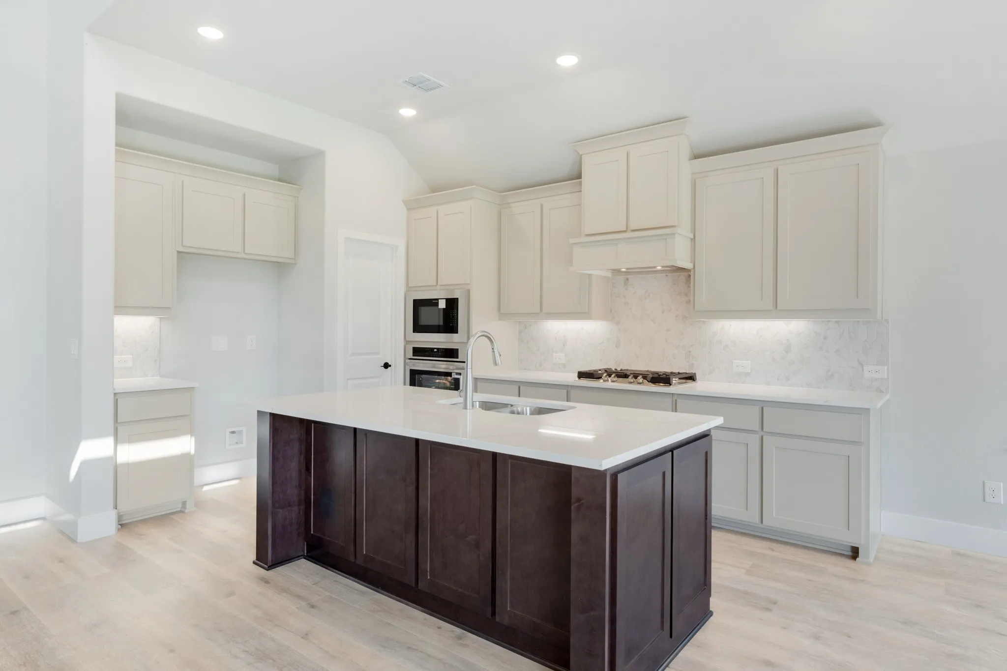 Single Family Residence For Sale in Johnson County , 216 Seminole Trail, Alvarado, Texas 76009, 5 Bedroom, 4 Bathroom, 2 Garage spaces, 2,838 Sqft, built in 2026, mls#21293109, Real Estate Agent in Alvarado, Homes For Sale in Johnson county, Homes For Sale in Alvarado, Realtor in Alvarado Texas, Real Estate Brokerage Independent Realty Texas, Luminita Cordes Realtor