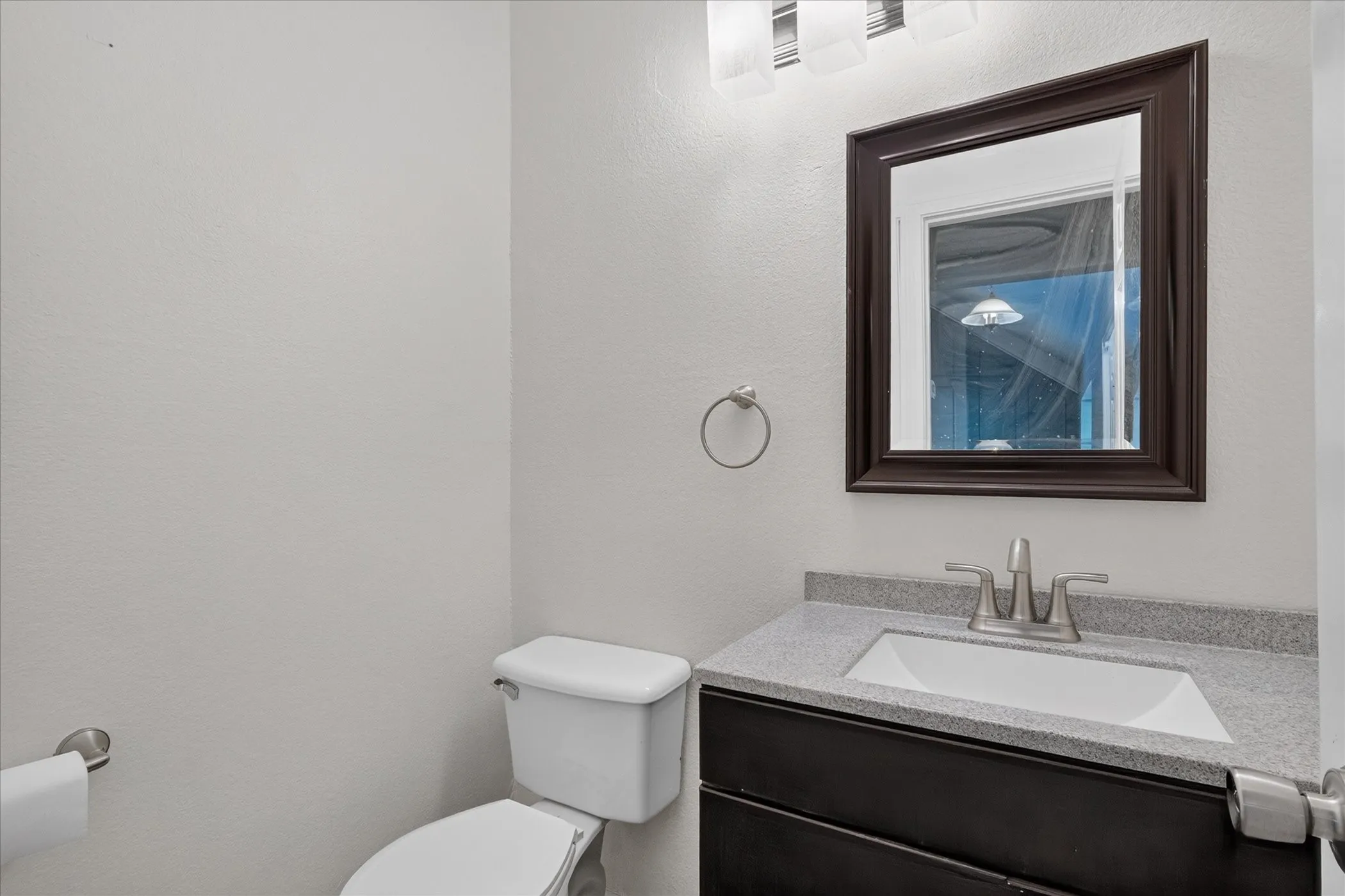 Single Family Residence For Sale in Denton County , 2117 Lavaca Trail, Carrollton, Texas 75010, 3 Bedroom, 3 Bathroom, 2 Garage spaces, 2,271 Sqft, built in 1985, mls#21291865, Real Estate Agent in Carrollton, Homes For Sale in Denton county, Homes For Sale in Carrollton, Realtor in Carrollton Texas, Real Estate Brokerage Independent Realty Texas, Luminita Cordes Realtor