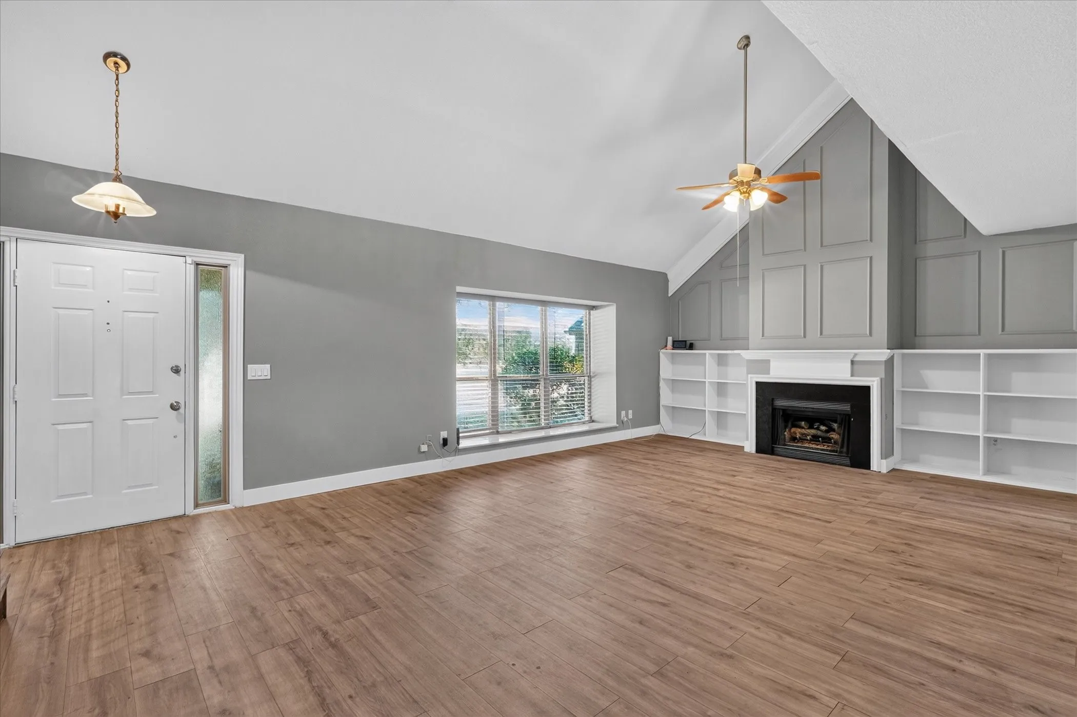 Single Family Residence For Sale in Denton County , 2117 Lavaca Trail, Carrollton, Texas 75010, 3 Bedroom, 3 Bathroom, 2 Garage spaces, 2,271 Sqft, built in 1985, mls#21291865, Real Estate Agent in Carrollton, Homes For Sale in Denton county, Homes For Sale in Carrollton, Realtor in Carrollton Texas, Real Estate Brokerage Independent Realty Texas, Luminita Cordes Realtor