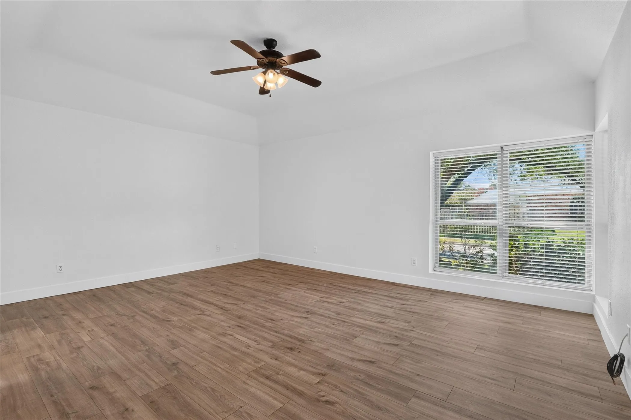 Single Family Residence For Sale in Denton County , 2117 Lavaca Trail, Carrollton, Texas 75010, 3 Bedroom, 3 Bathroom, 2 Garage spaces, 2,271 Sqft, built in 1985, mls#21291865, Real Estate Agent in Carrollton, Homes For Sale in Denton county, Homes For Sale in Carrollton, Realtor in Carrollton Texas, Real Estate Brokerage Independent Realty Texas, Luminita Cordes Realtor