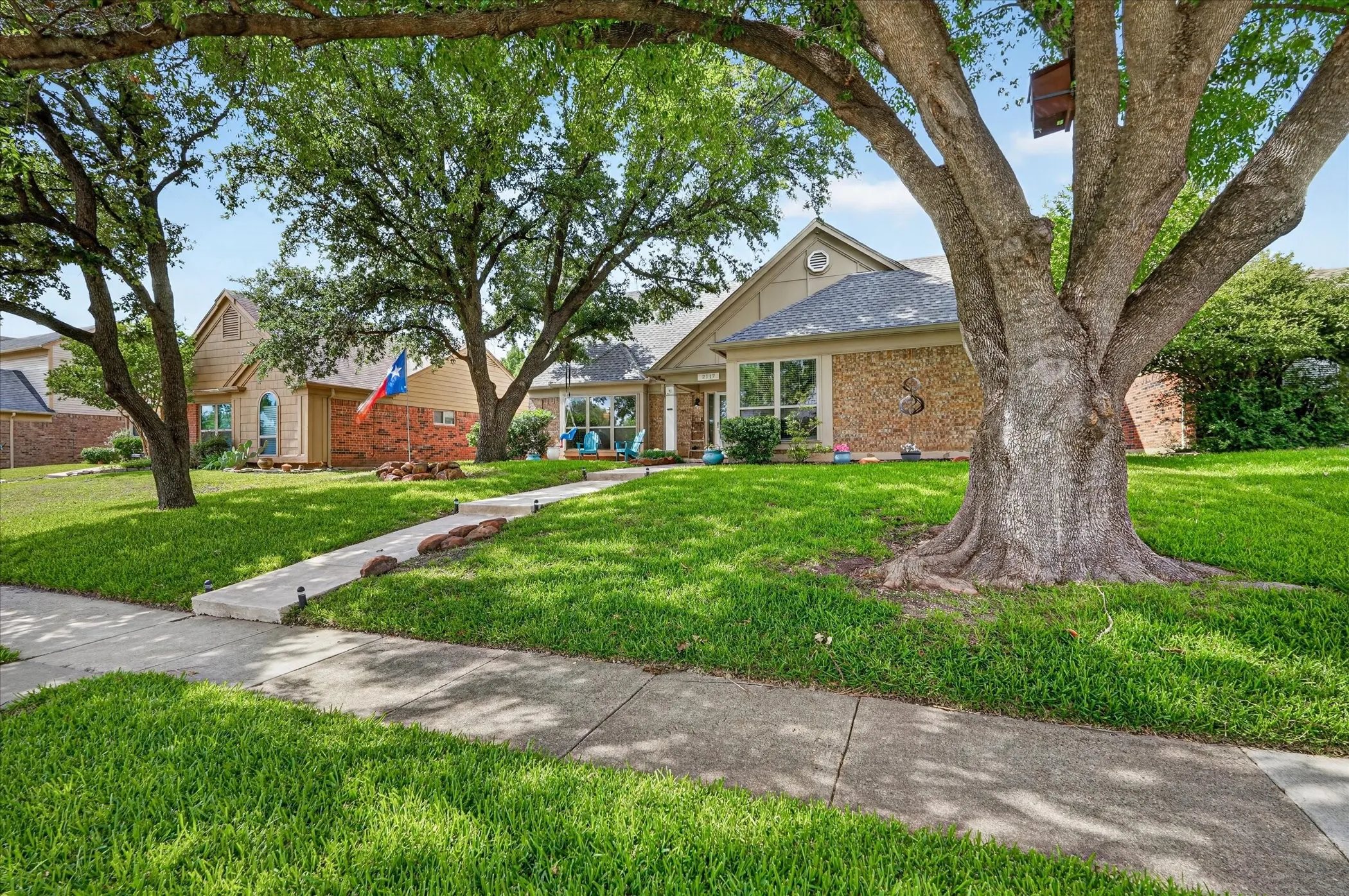 Single Family Residence For Sale in Denton County , 2117 Lavaca Trail, Carrollton, Texas 75010, 3 Bedroom, 3 Bathroom, 2 Garage spaces, 2,271 Sqft, built in 1985, mls#21291865, Real Estate Agent in Carrollton, Homes For Sale in Denton county, Homes For Sale in Carrollton, Realtor in Carrollton Texas, Real Estate Brokerage Independent Realty Texas, Luminita Cordes Realtor