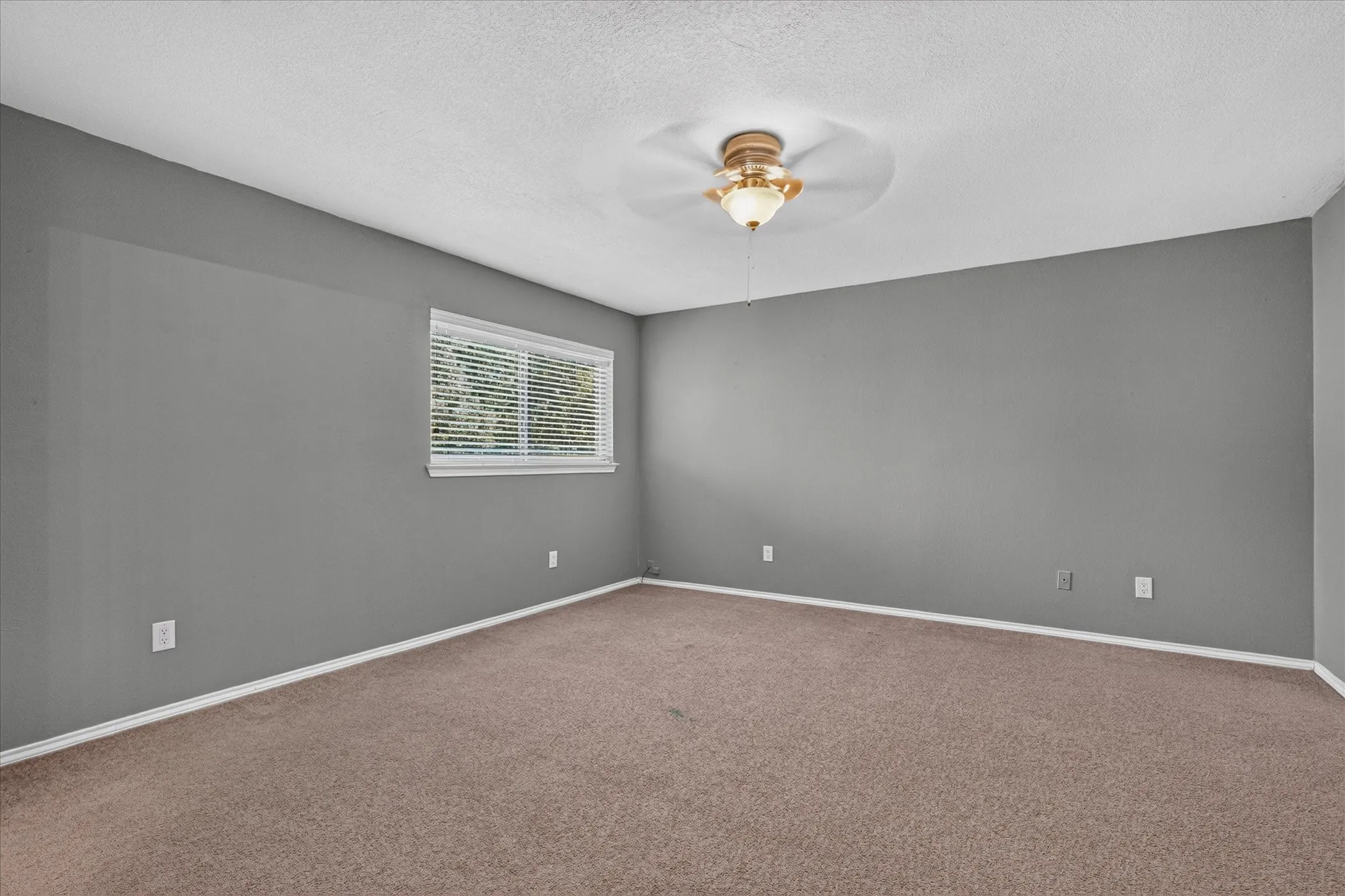 Single Family Residence For Sale in Denton County , 2117 Lavaca Trail, Carrollton, Texas 75010, 3 Bedroom, 3 Bathroom, 2 Garage spaces, 2,271 Sqft, built in 1985, mls#21291865, Real Estate Agent in Carrollton, Homes For Sale in Denton county, Homes For Sale in Carrollton, Realtor in Carrollton Texas, Real Estate Brokerage Independent Realty Texas, Luminita Cordes Realtor