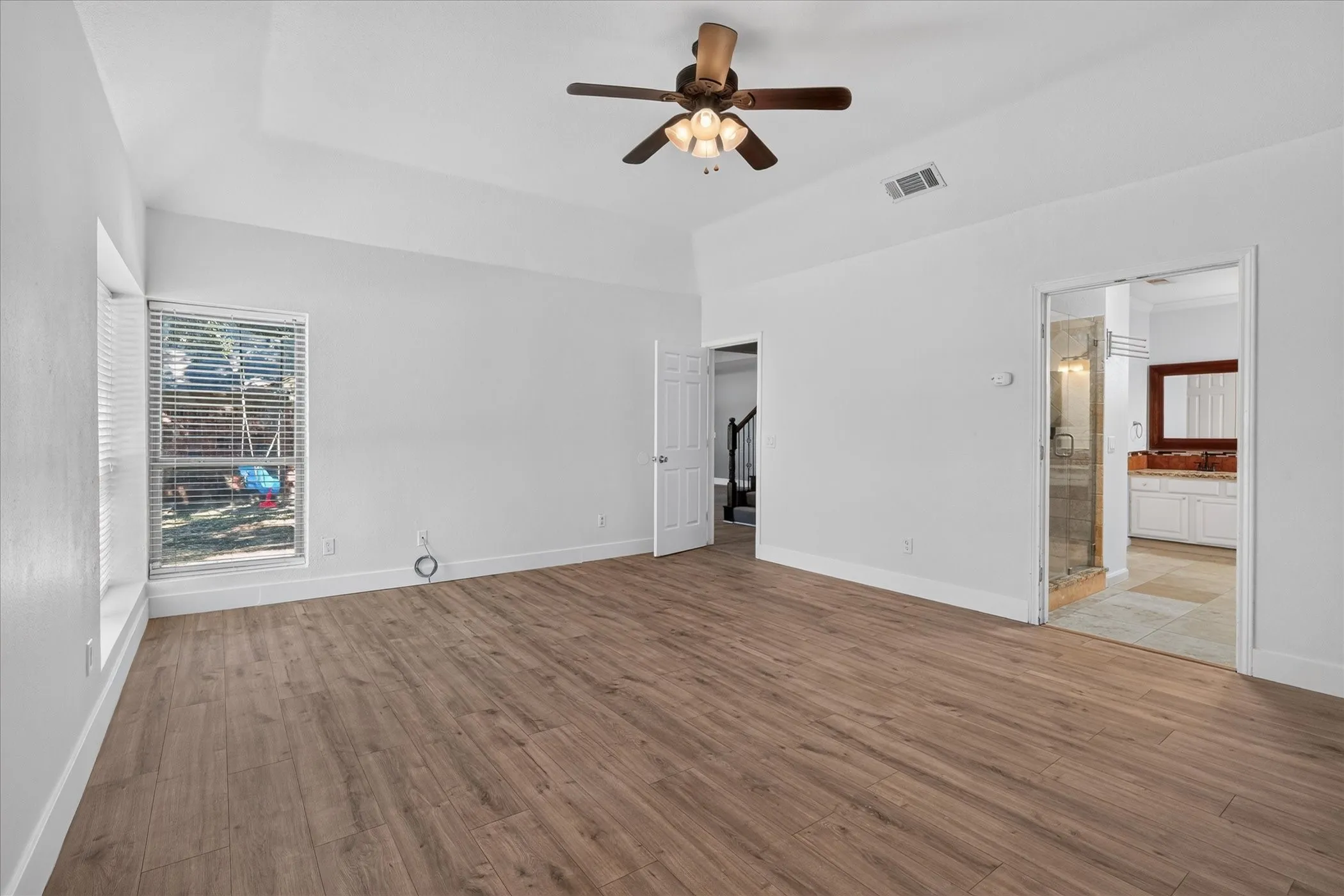 Single Family Residence For Sale in Denton County , 2117 Lavaca Trail, Carrollton, Texas 75010, 3 Bedroom, 3 Bathroom, 2 Garage spaces, 2,271 Sqft, built in 1985, mls#21291865, Real Estate Agent in Carrollton, Homes For Sale in Denton county, Homes For Sale in Carrollton, Realtor in Carrollton Texas, Real Estate Brokerage Independent Realty Texas, Luminita Cordes Realtor