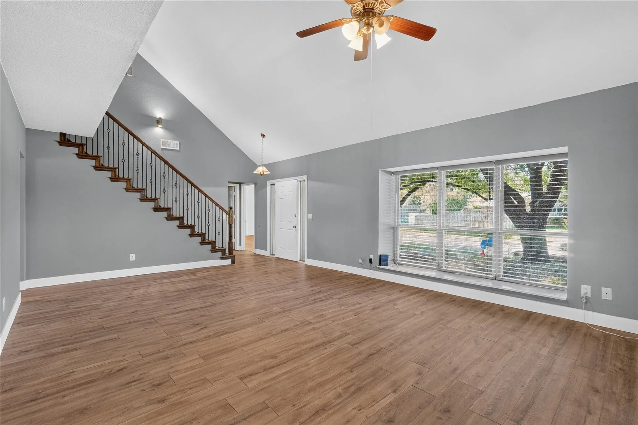 Single Family Residence For Sale in Denton County , 2117 Lavaca Trail, Carrollton, Texas 75010, 3 Bedroom, 3 Bathroom, 2 Garage spaces, 2,271 Sqft, built in 1985, mls#21291865, Real Estate Agent in Carrollton, Homes For Sale in Denton county, Homes For Sale in Carrollton, Realtor in Carrollton Texas, Real Estate Brokerage Independent Realty Texas, Luminita Cordes Realtor