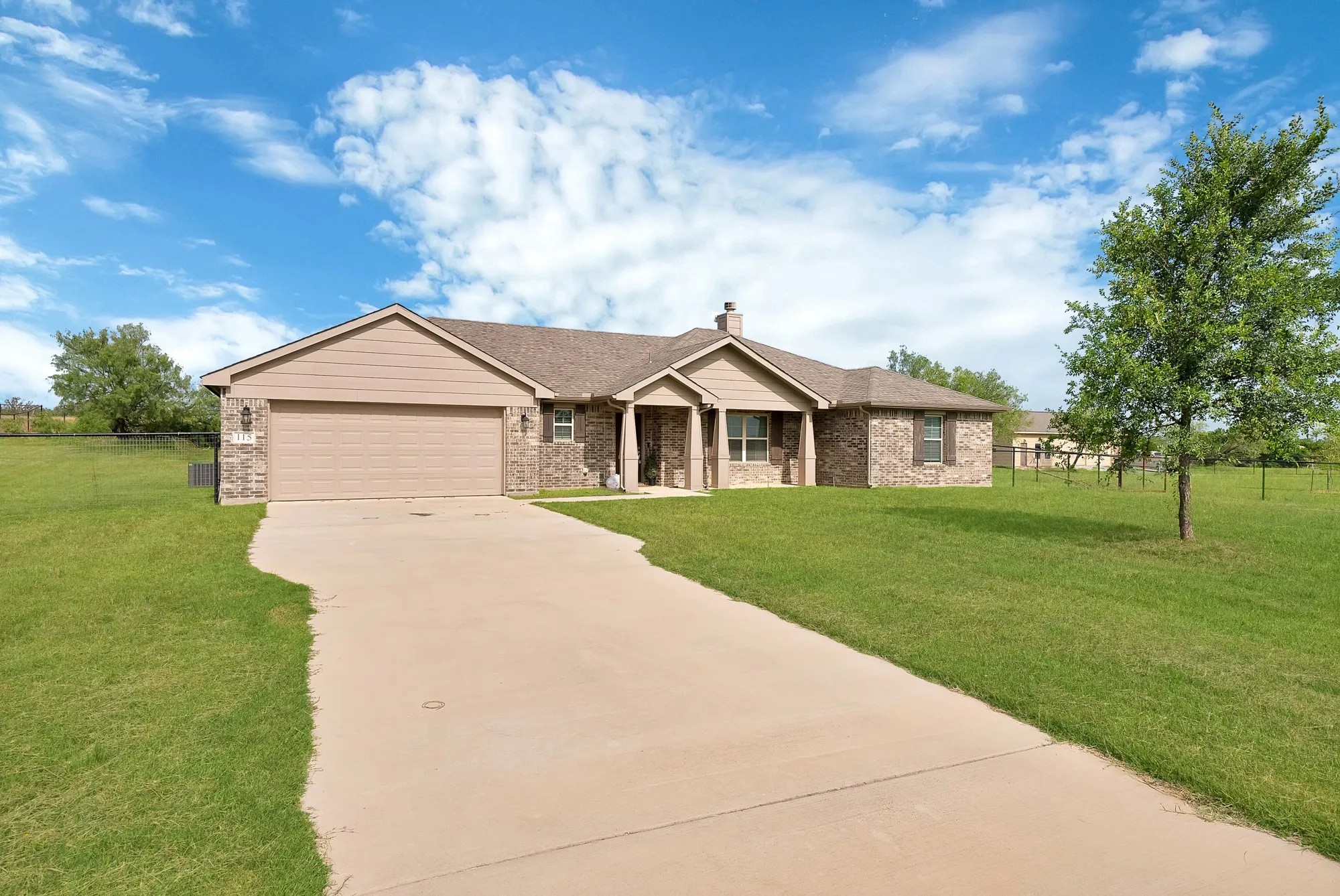 Single Family Residence For Sale in Parker County , 115 Springwood Ranch Loop, Springtown, Texas 76082, 4 Bedroom, 2 Bathroom, 2 Garage spaces, 2,125 Sqft, built in 2019, mls#21292356, Real Estate Agent in Springtown, Homes For Sale in Parker county, Homes For Sale in Springtown, Realtor in Springtown Texas, Real Estate Brokerage Independent Realty Texas, Luminita Cordes Realtor