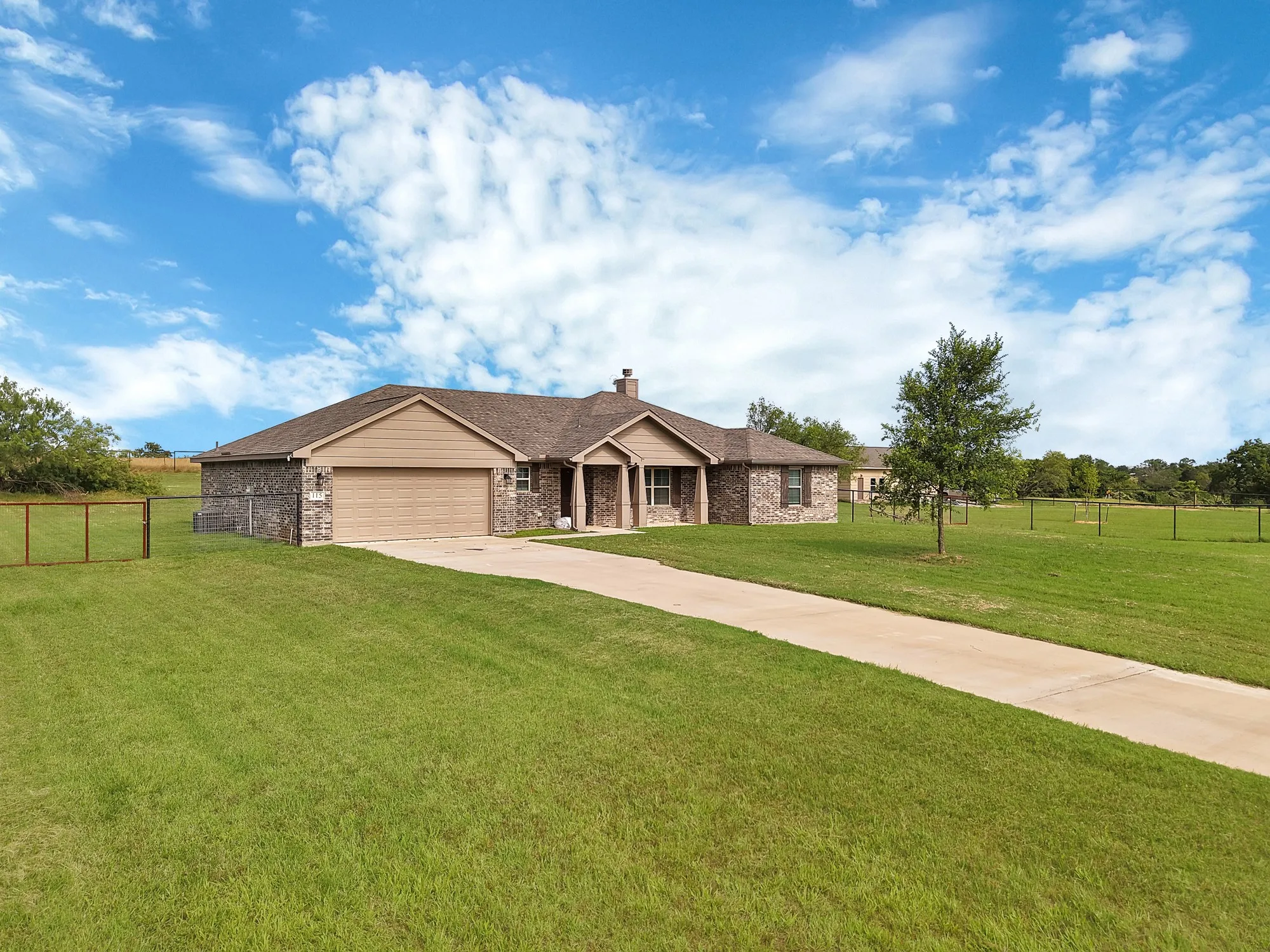 Single Family Residence For Sale in Parker County , 115 Springwood Ranch Loop, Springtown, Texas 76082, 4 Bedroom, 2 Bathroom, 2 Garage spaces, 2,125 Sqft, built in 2019, mls#21292356, Real Estate Agent in Springtown, Homes For Sale in Parker county, Homes For Sale in Springtown, Realtor in Springtown Texas, Real Estate Brokerage Independent Realty Texas, Luminita Cordes Realtor