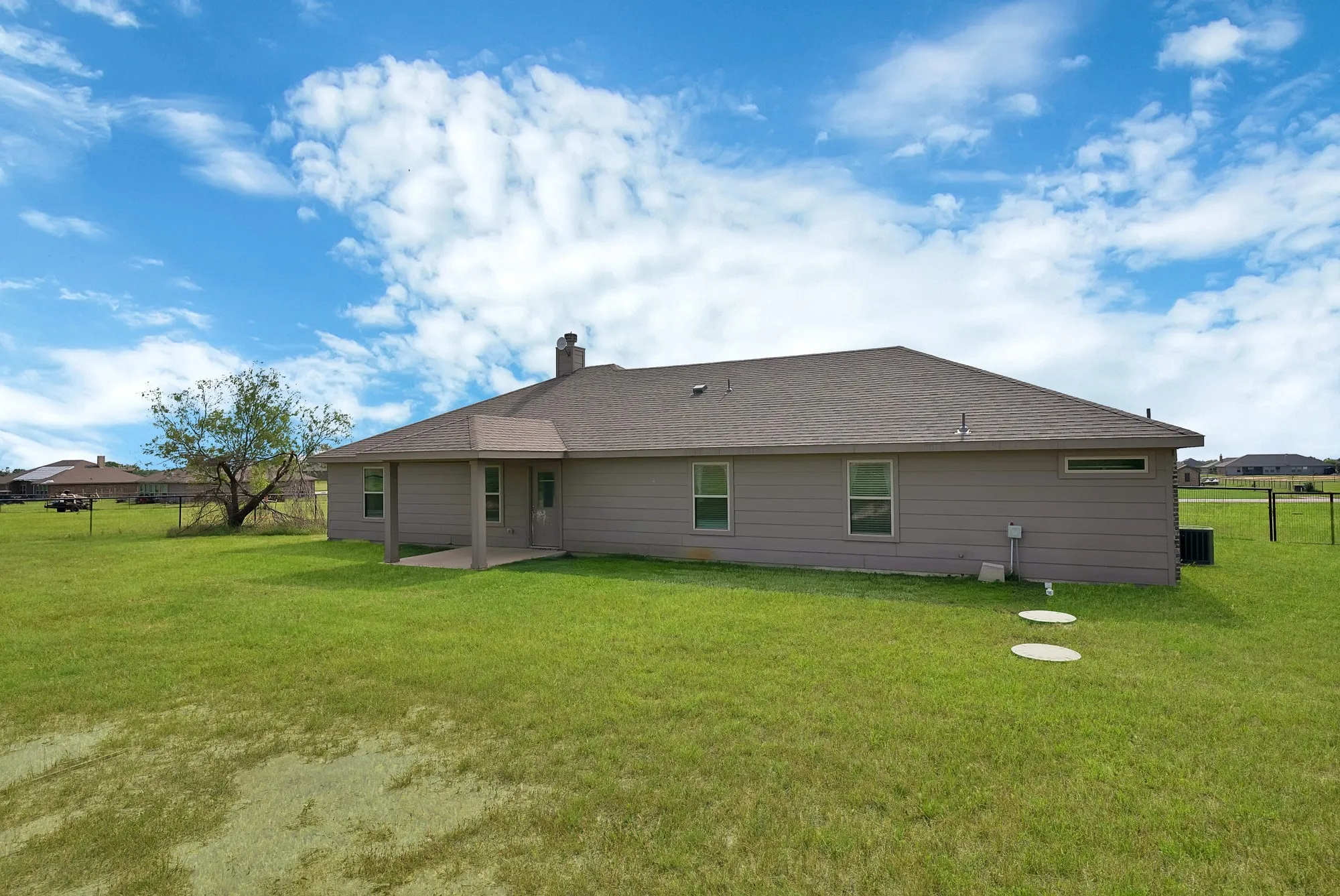 Single Family Residence For Sale in Parker County , 115 Springwood Ranch Loop, Springtown, Texas 76082, 4 Bedroom, 2 Bathroom, 2 Garage spaces, 2,125 Sqft, built in 2019, mls#21292356, Real Estate Agent in Springtown, Homes For Sale in Parker county, Homes For Sale in Springtown, Realtor in Springtown Texas, Real Estate Brokerage Independent Realty Texas, Luminita Cordes Realtor