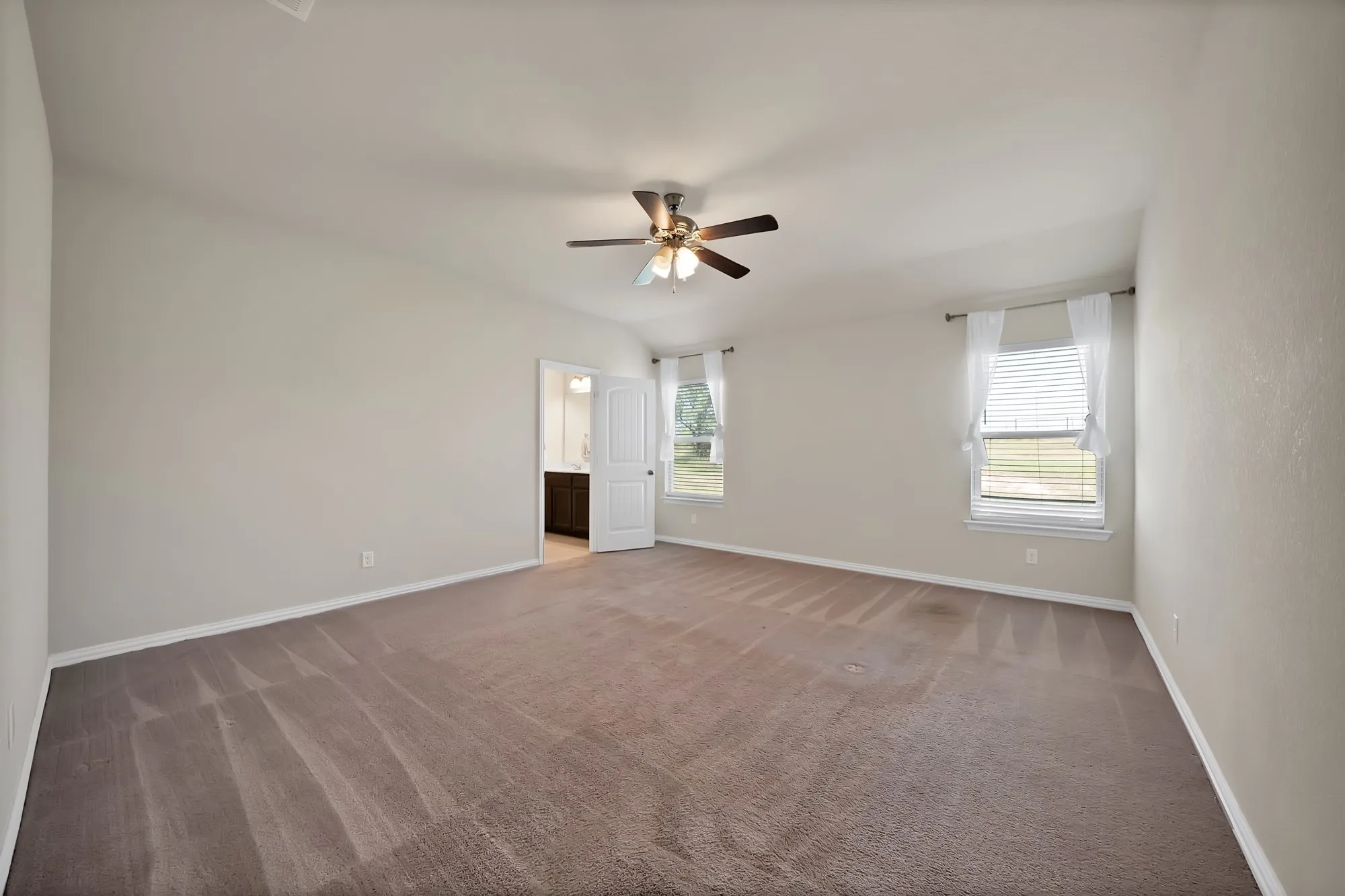 Single Family Residence For Sale in Parker County , 115 Springwood Ranch Loop, Springtown, Texas 76082, 4 Bedroom, 2 Bathroom, 2 Garage spaces, 2,125 Sqft, built in 2019, mls#21292356, Real Estate Agent in Springtown, Homes For Sale in Parker county, Homes For Sale in Springtown, Realtor in Springtown Texas, Real Estate Brokerage Independent Realty Texas, Luminita Cordes Realtor
