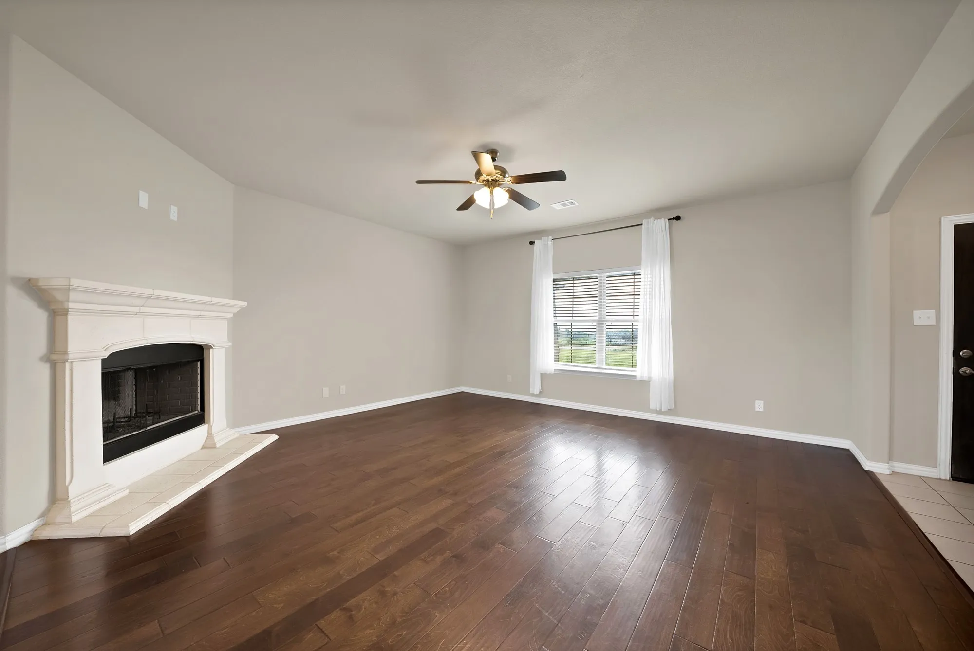Single Family Residence For Sale in Parker County , 115 Springwood Ranch Loop, Springtown, Texas 76082, 4 Bedroom, 2 Bathroom, 2 Garage spaces, 2,125 Sqft, built in 2019, mls#21292356, Real Estate Agent in Springtown, Homes For Sale in Parker county, Homes For Sale in Springtown, Realtor in Springtown Texas, Real Estate Brokerage Independent Realty Texas, Luminita Cordes Realtor