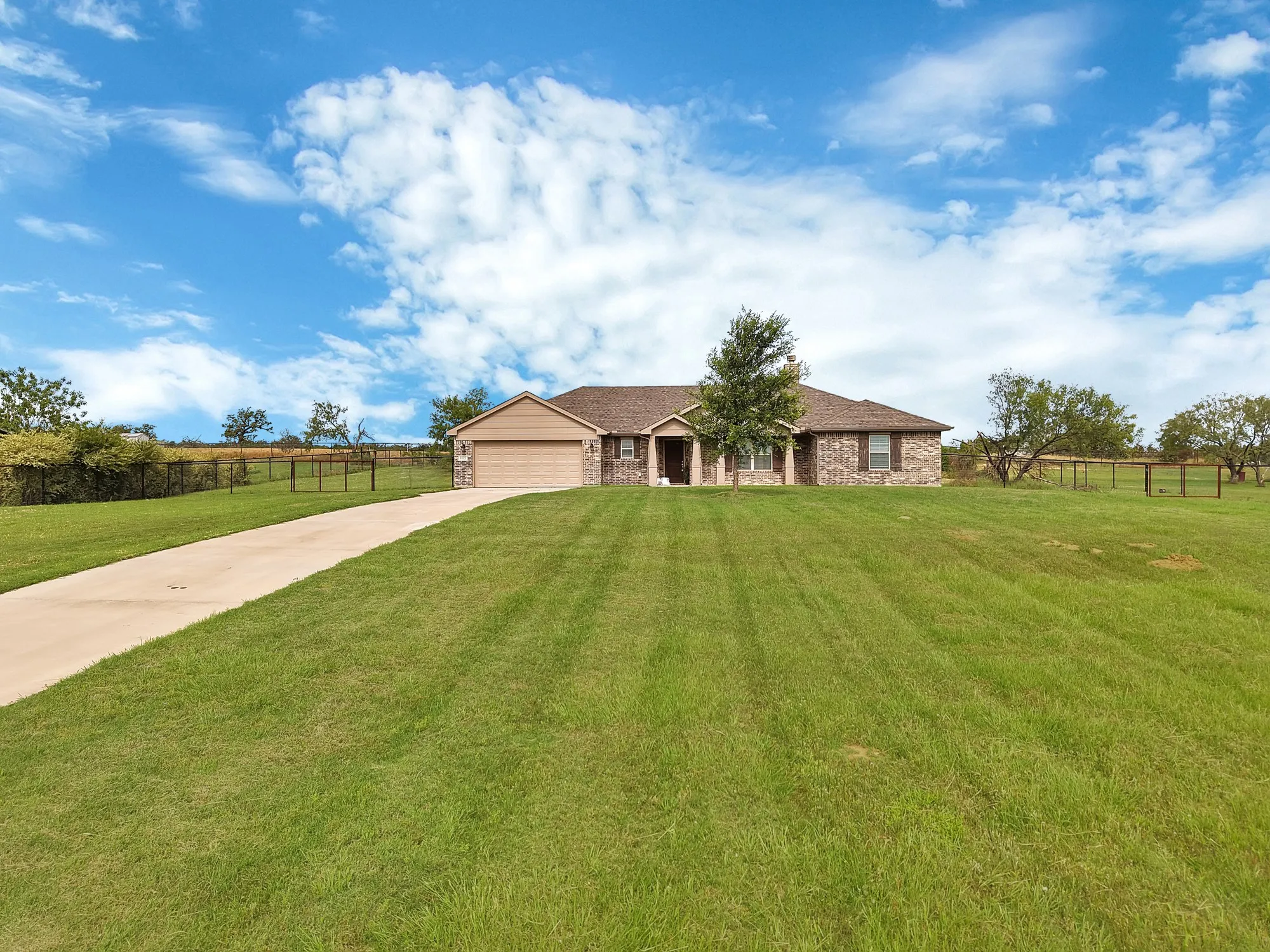 Single Family Residence For Sale in Parker County , 115 Springwood Ranch Loop, Springtown, Texas 76082, 4 Bedroom, 2 Bathroom, 2 Garage spaces, 2,125 Sqft, built in 2019, mls#21292356, Real Estate Agent in Springtown, Homes For Sale in Parker county, Homes For Sale in Springtown, Realtor in Springtown Texas, Real Estate Brokerage Independent Realty Texas, Luminita Cordes Realtor