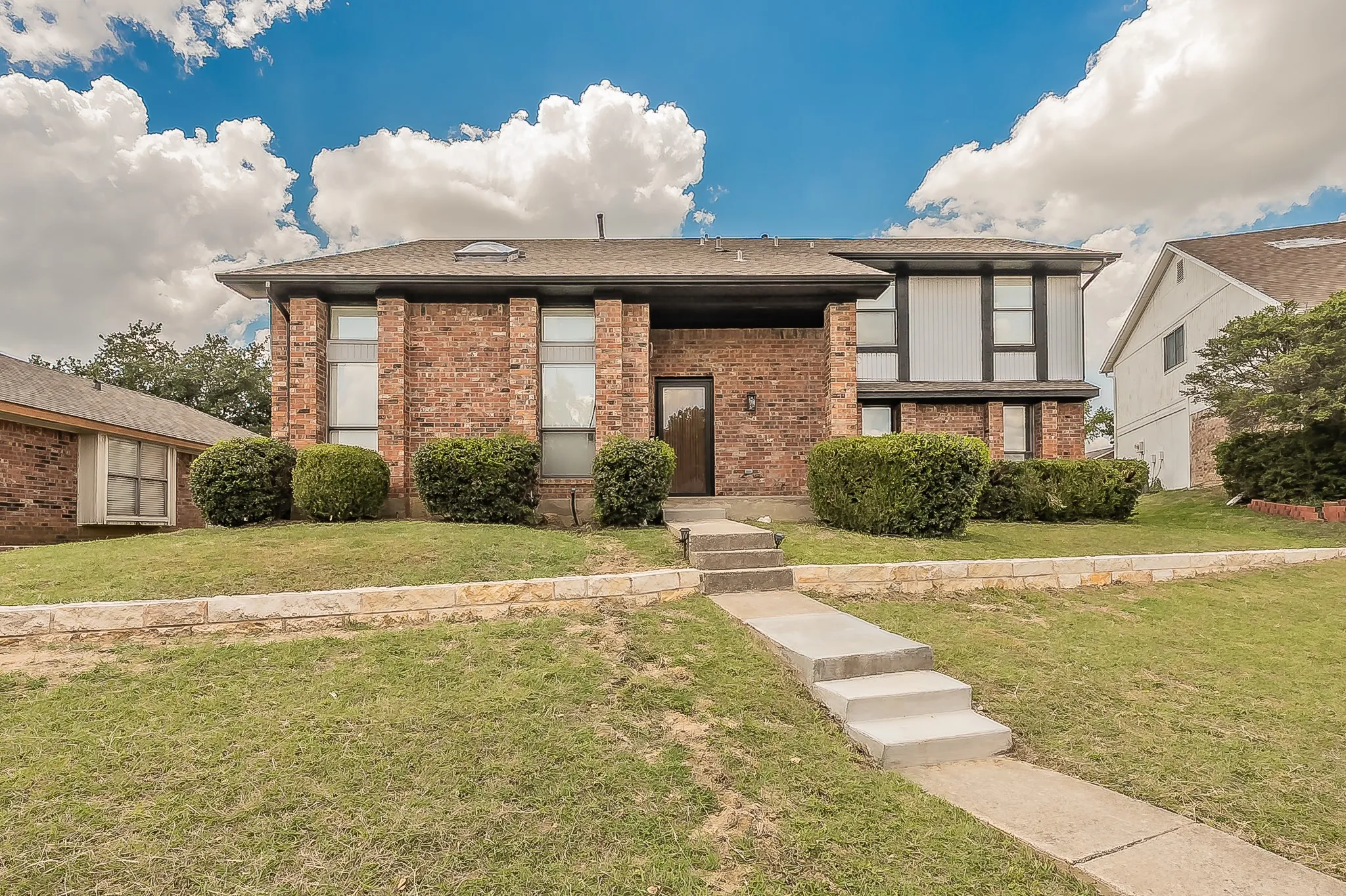 Single Family Residence For Sale in Denton County , 3207 Cutler Place, Carrollton, Texas 75007, 4 Bedroom, 3 Bathroom, 2 Garage spaces, 2,327 Sqft, built in 1983, mls#21292385, Real Estate Agent in Carrollton, Homes For Sale in Denton county, Homes For Sale in Carrollton, Realtor in Carrollton Texas, Real Estate Brokerage Independent Realty Texas, Luminita Cordes Realtor
