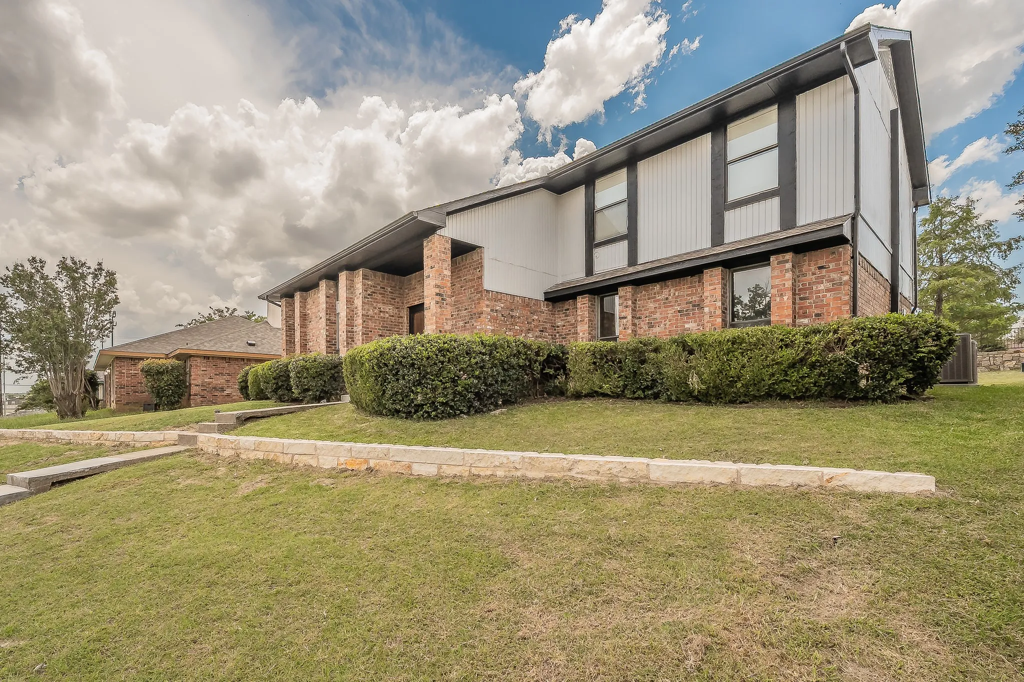 Single Family Residence For Sale in Denton County , 3207 Cutler Place, Carrollton, Texas 75007, 4 Bedroom, 3 Bathroom, 2 Garage spaces, 2,327 Sqft, built in 1983, mls#21292385, Real Estate Agent in Carrollton, Homes For Sale in Denton county, Homes For Sale in Carrollton, Realtor in Carrollton Texas, Real Estate Brokerage Independent Realty Texas, Luminita Cordes Realtor