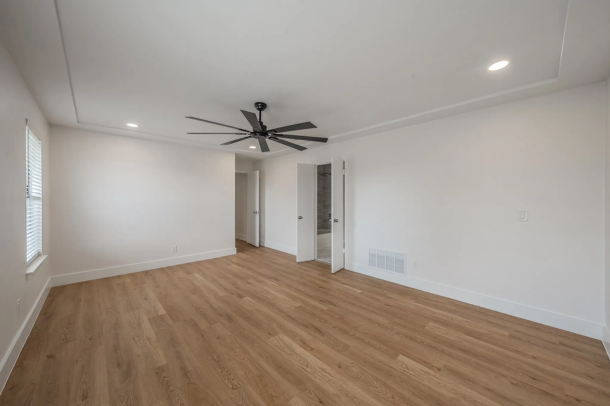 Single Family Residence For Sale in Denton County , 3207 Cutler Place, Carrollton, Texas 75007, 4 Bedroom, 3 Bathroom, 2 Garage spaces, 2,327 Sqft, built in 1983, mls#21292385, Real Estate Agent in Carrollton, Homes For Sale in Denton county, Homes For Sale in Carrollton, Realtor in Carrollton Texas, Real Estate Brokerage Independent Realty Texas, Luminita Cordes Realtor