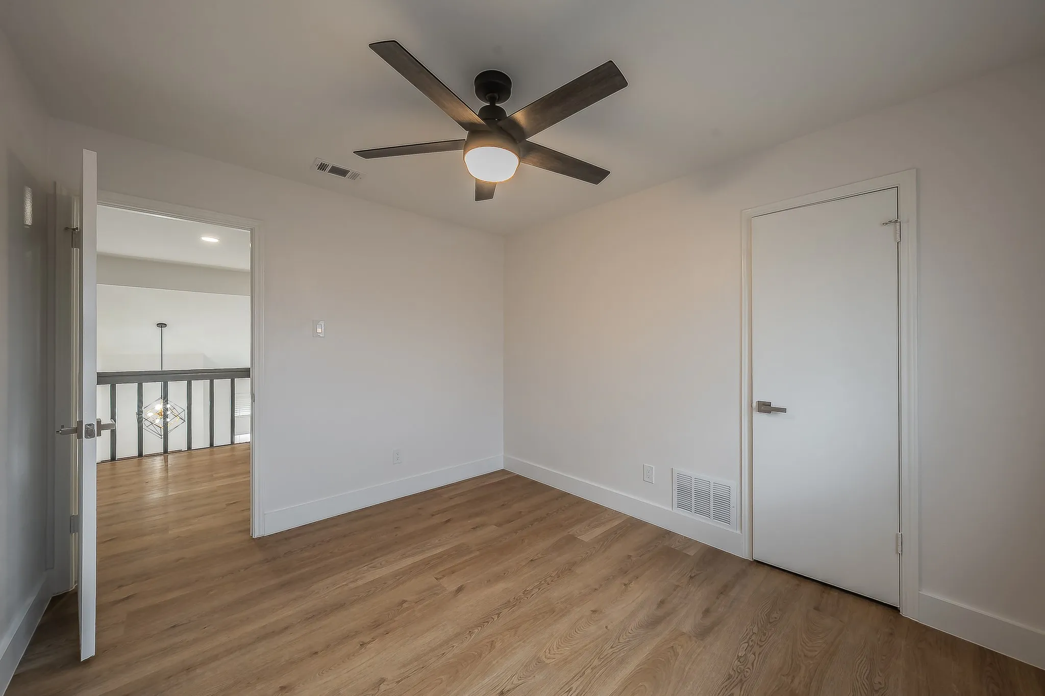 Single Family Residence For Sale in Denton County , 3207 Cutler Place, Carrollton, Texas 75007, 4 Bedroom, 3 Bathroom, 2 Garage spaces, 2,327 Sqft, built in 1983, mls#21292385, Real Estate Agent in Carrollton, Homes For Sale in Denton county, Homes For Sale in Carrollton, Realtor in Carrollton Texas, Real Estate Brokerage Independent Realty Texas, Luminita Cordes Realtor
