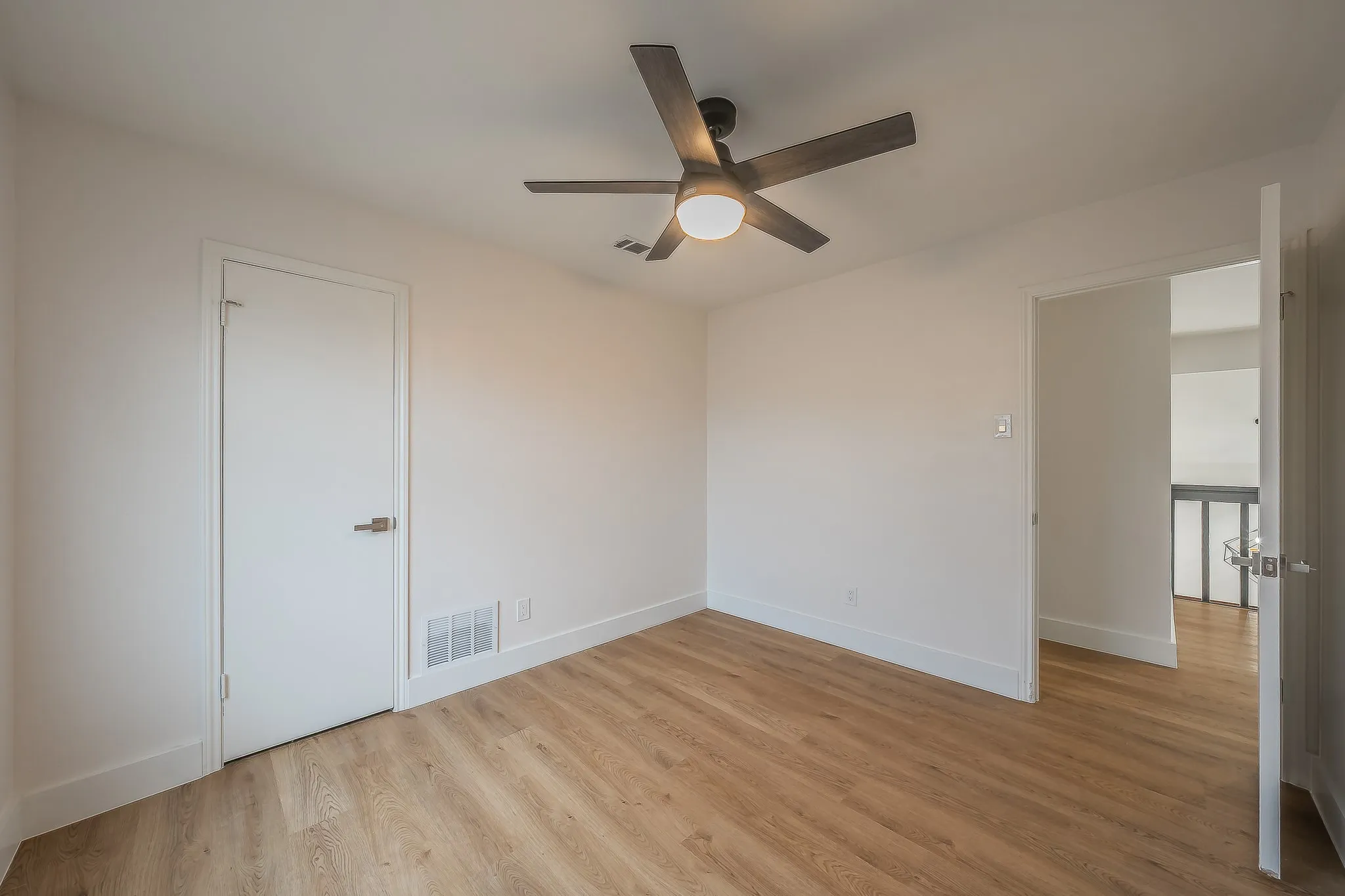 Single Family Residence For Sale in Denton County , 3207 Cutler Place, Carrollton, Texas 75007, 4 Bedroom, 3 Bathroom, 2 Garage spaces, 2,327 Sqft, built in 1983, mls#21292385, Real Estate Agent in Carrollton, Homes For Sale in Denton county, Homes For Sale in Carrollton, Realtor in Carrollton Texas, Real Estate Brokerage Independent Realty Texas, Luminita Cordes Realtor